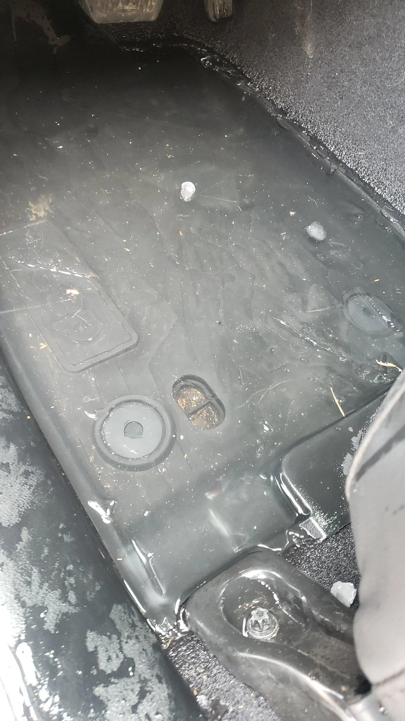 Jeep Gladiator Water on drivers floor (3"+) after  rain/sleet/snow 20220102_104555