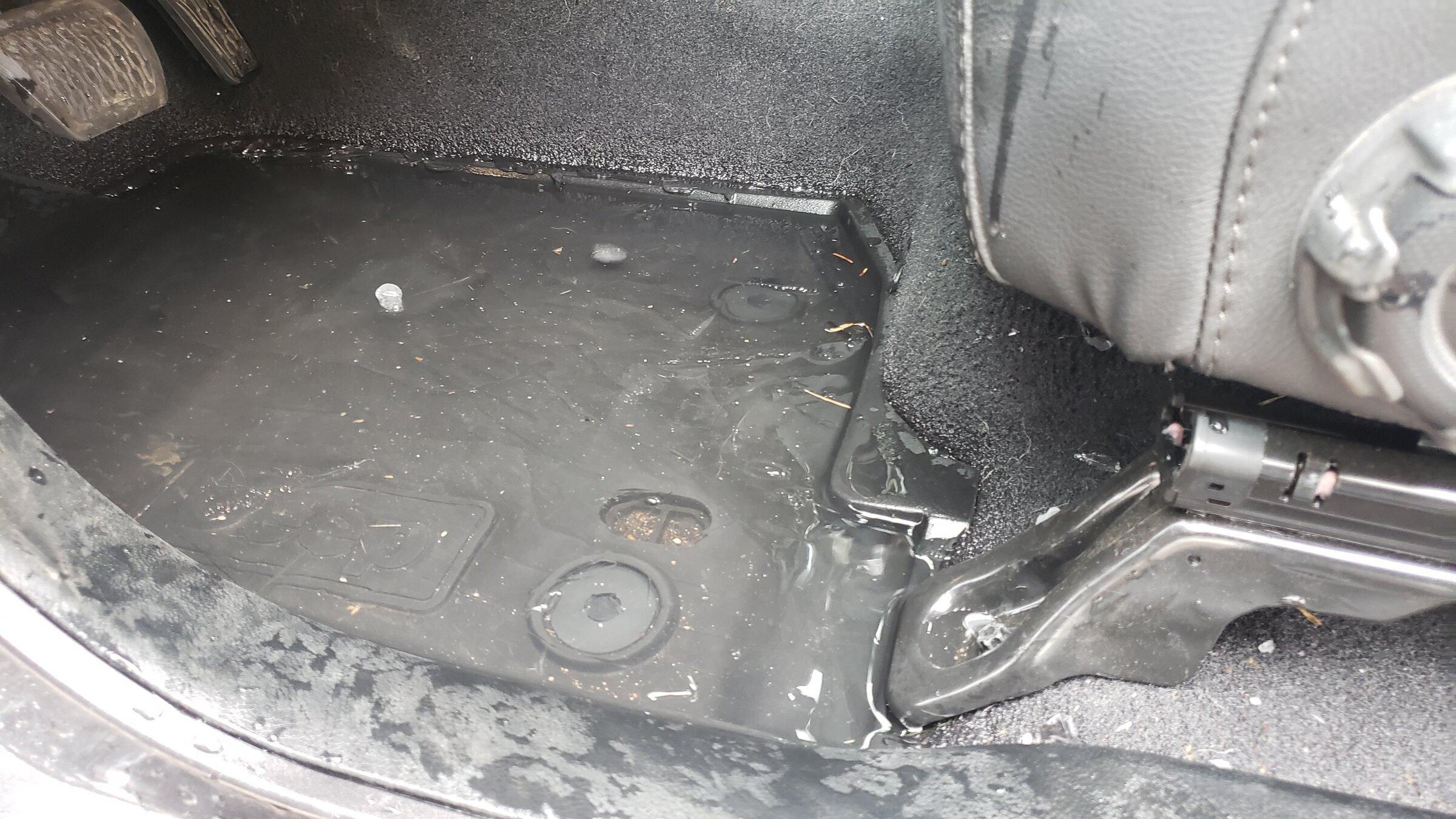 Jeep Gladiator Water on drivers floor (3"+) after  rain/sleet/snow 20220102_104559