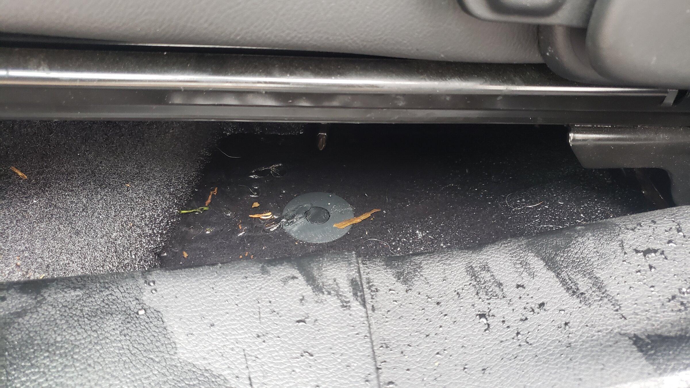 Jeep Gladiator Water on drivers floor (3"+) after  rain/sleet/snow 20220102_104601