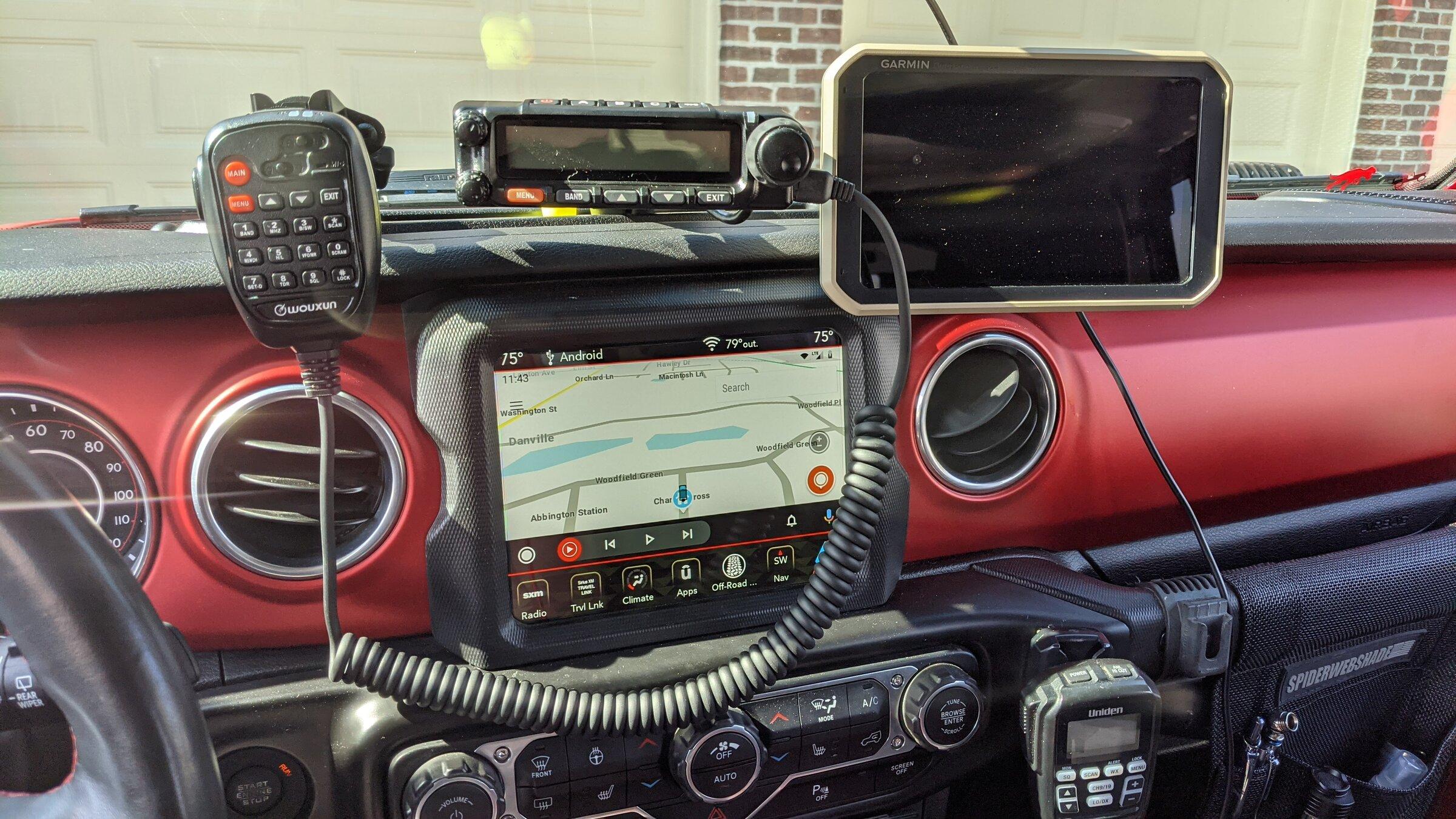 Jeep Gladiator Convince me to get a GMRS radio PXL_20211010_154311823