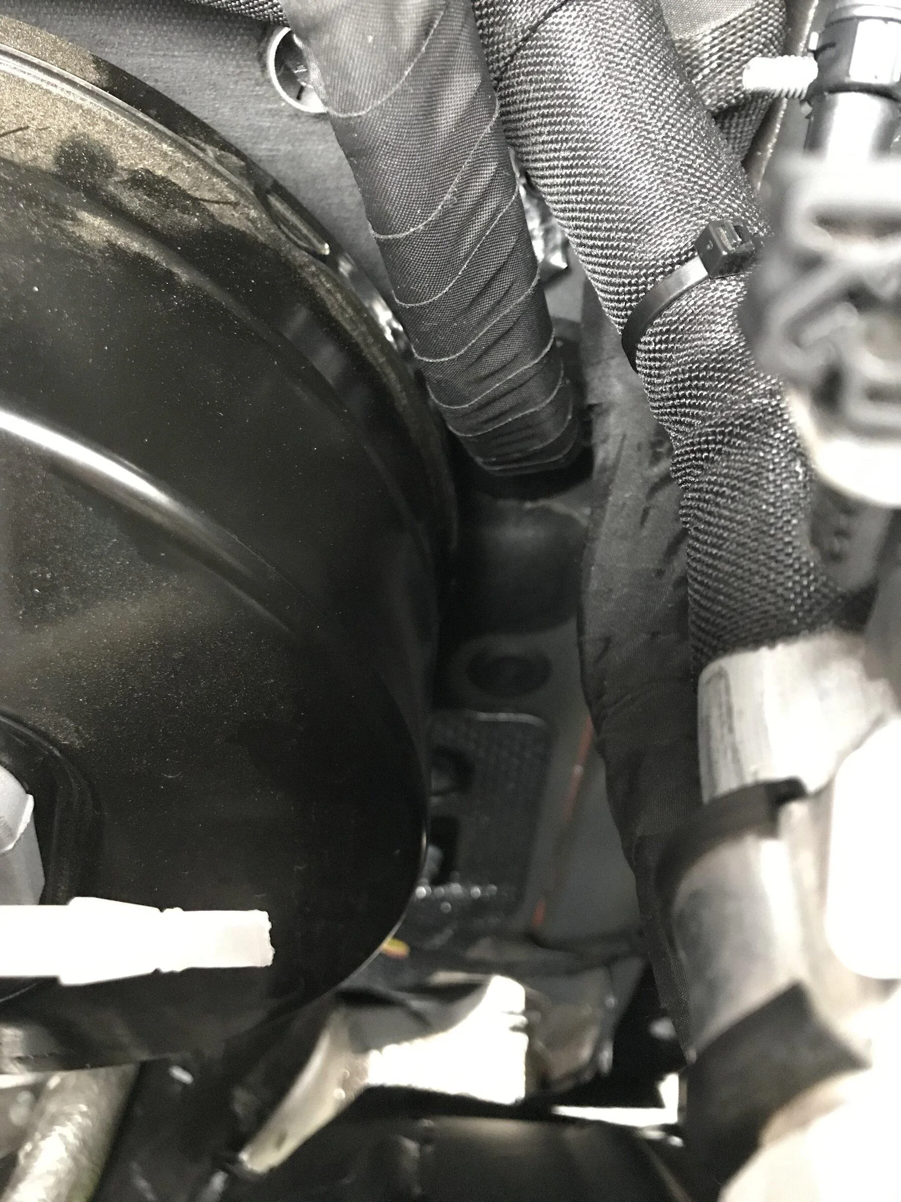 Jeep Gladiator Installing bed outlet with factory parts into Sport Gladiator D27A1311-2C78-4F85-8BD4-B3B40318A5C7