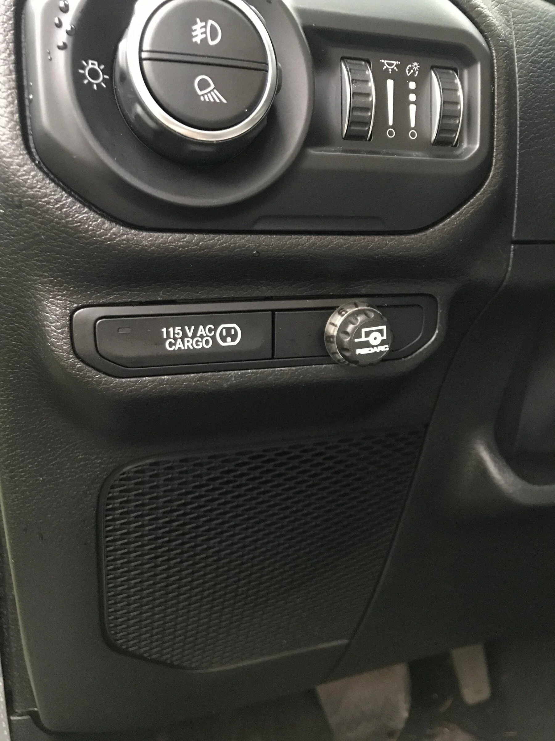 Jeep Gladiator Installing bed outlet with factory parts into Sport Gladiator 50FA7801-2185-495F-A98B-A10166D04188
