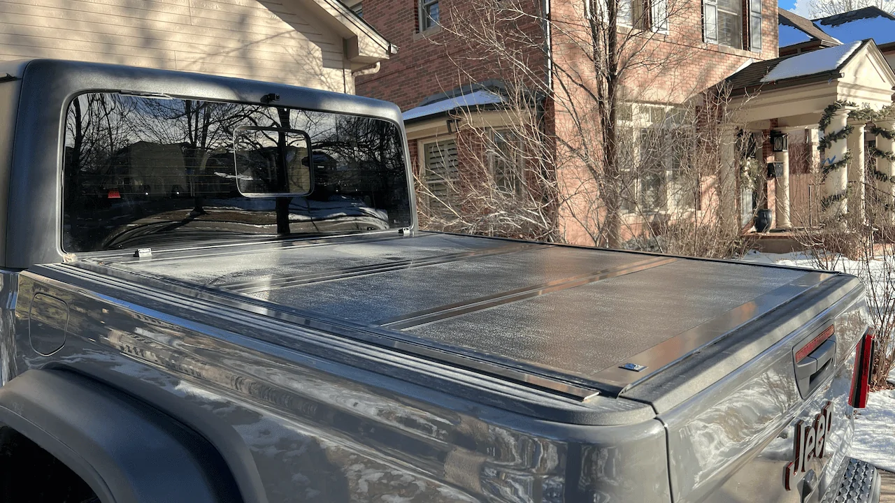 Jeep Gladiator OEM Tri-Fold Bed Cover IMG_0417