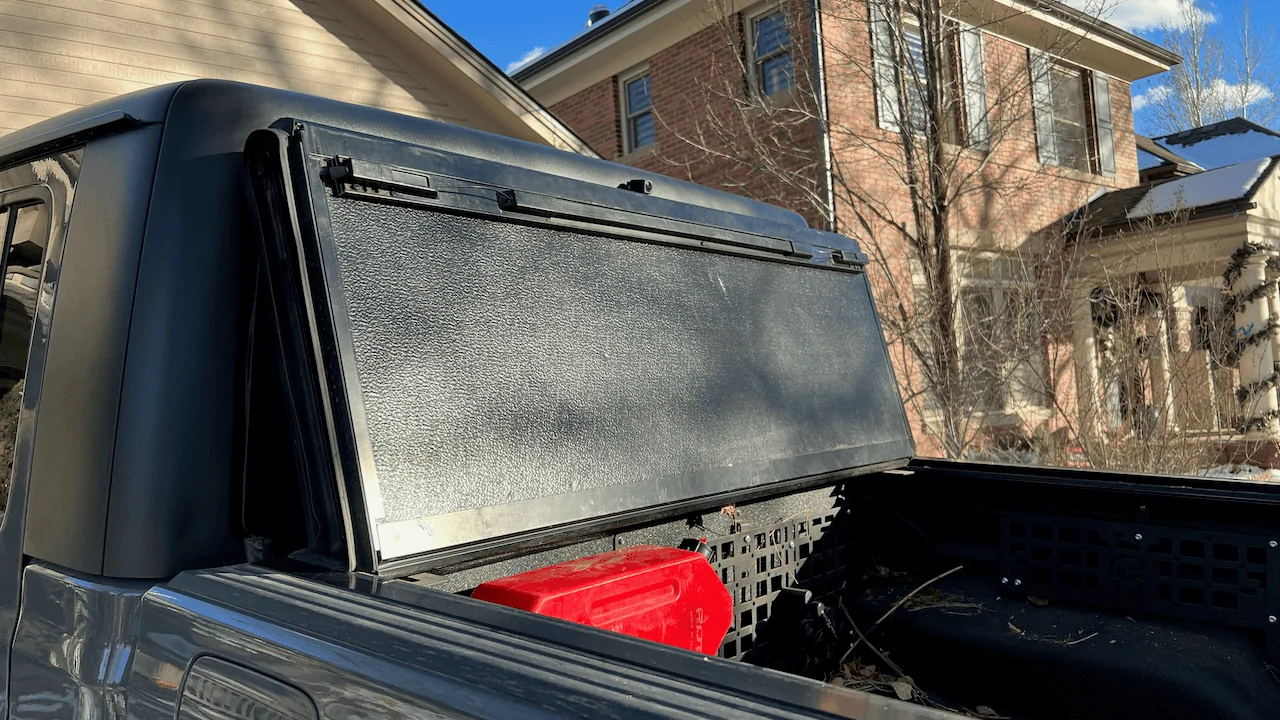 Jeep Gladiator OEM Tri-Fold Bed Cover IMG_0419