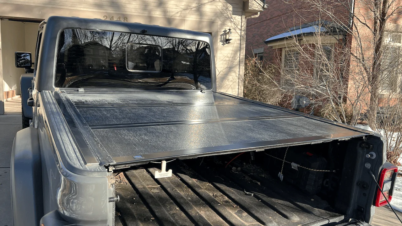 Jeep Gladiator OEM Tri-Fold Bed Cover IMG_0418