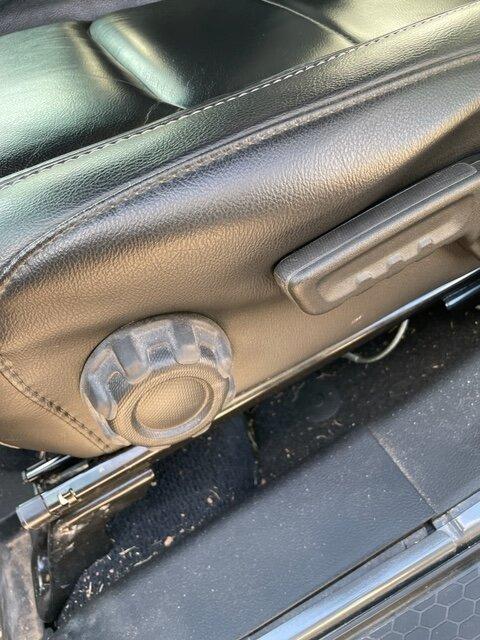 Jeep Gladiator Lets talk about front seat quality..... IMG_5347
