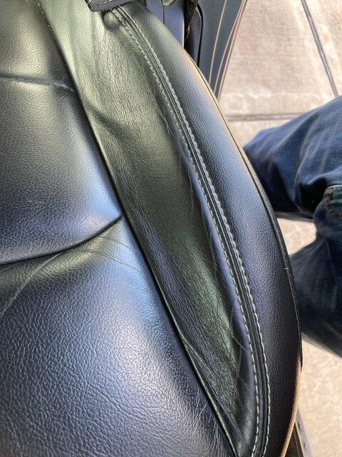 Jeep Gladiator Lets talk about front seat quality..... IMG_5350