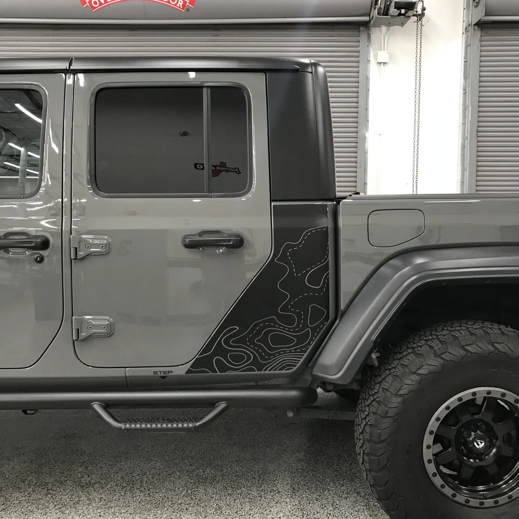 Jeep Gladiator The Wanderer Kit (topographical design):  photos and info Wanderer cab 02