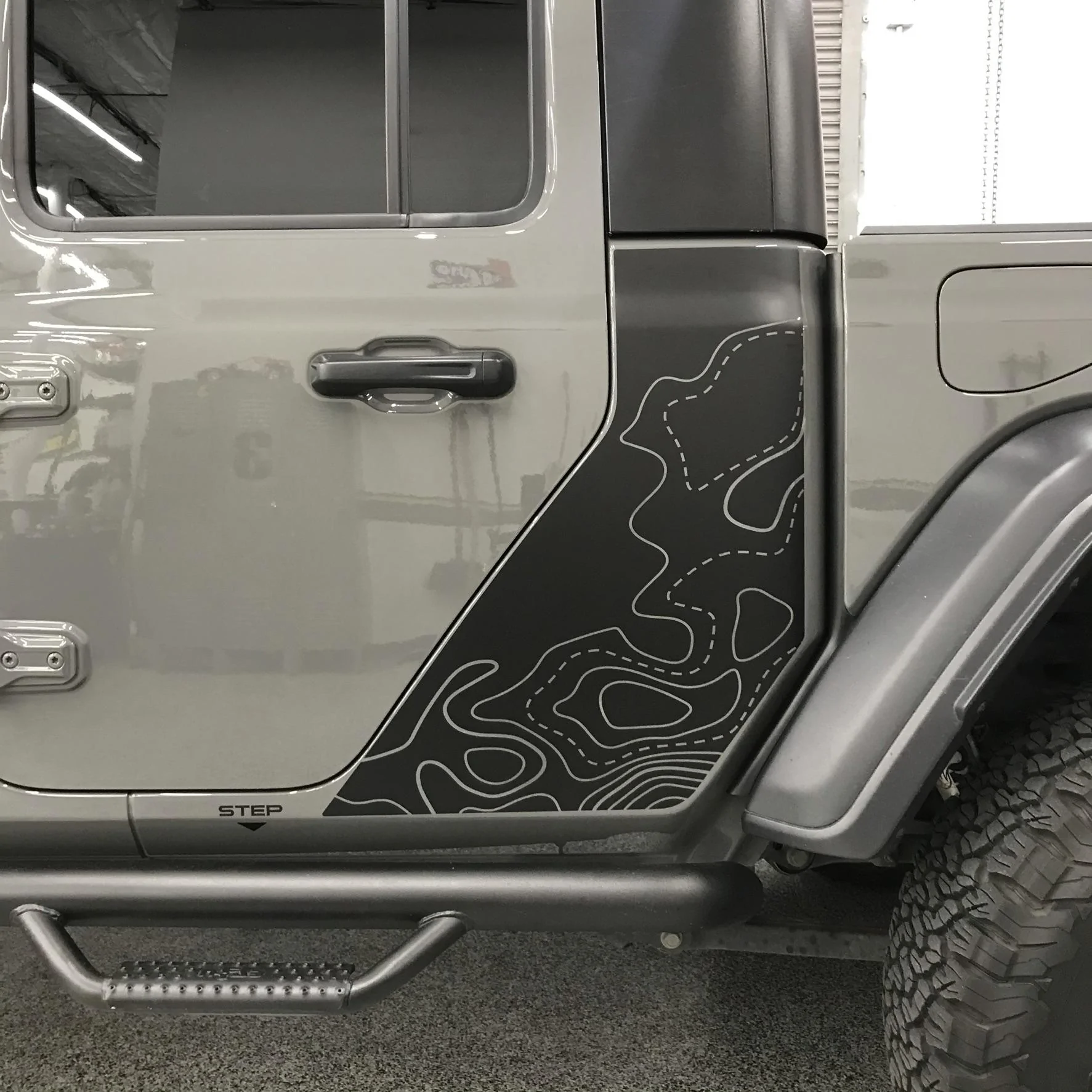 Jeep Gladiator The Wanderer Kit (topographical design):  photos and info Wanderer cab 01