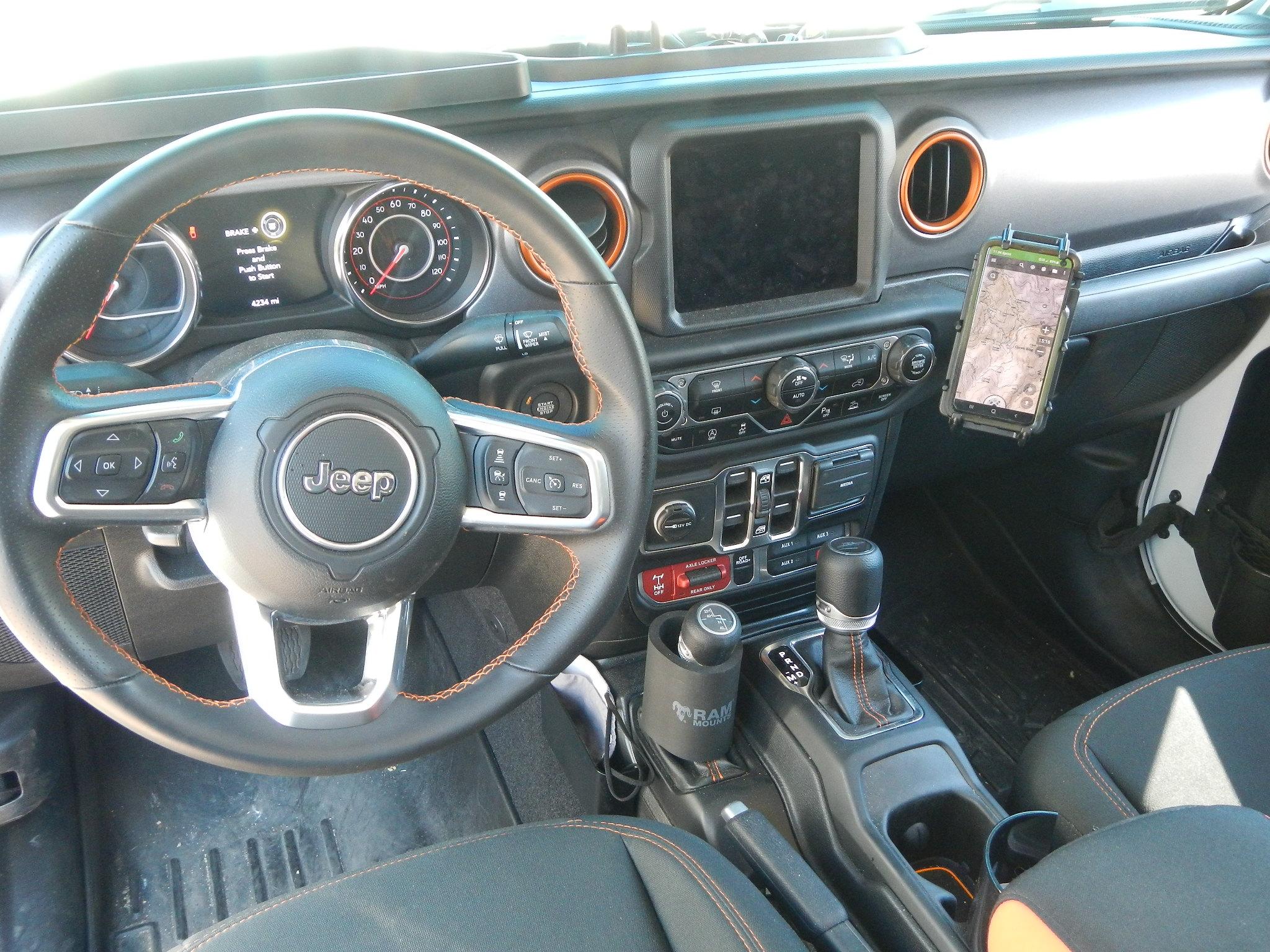 Jeep Gladiator Any recommendations on a vent phone mount? DSCN4408.JPG