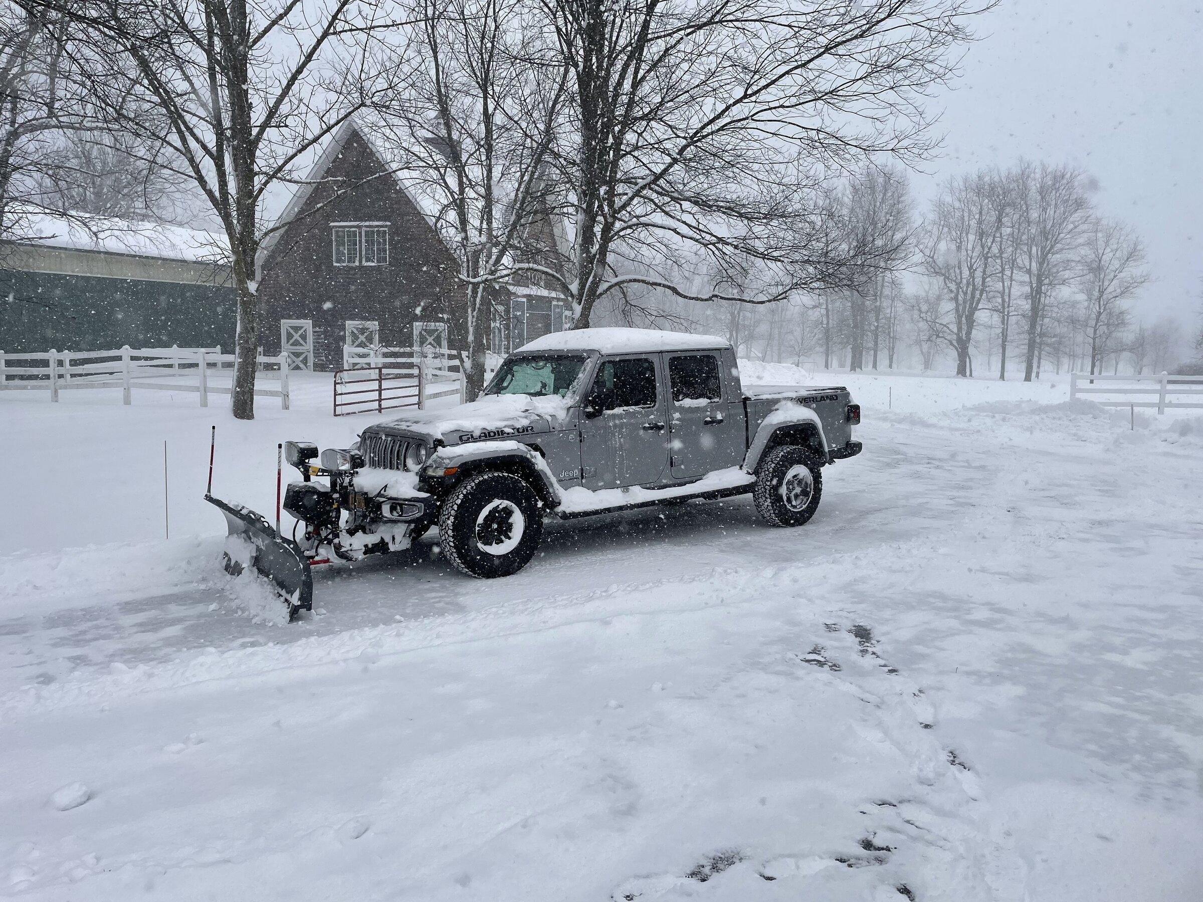 Jeep Gladiator First time plowing heavy snow 20386280-2441-4F5C-8BAC-8D5A908DD3B5