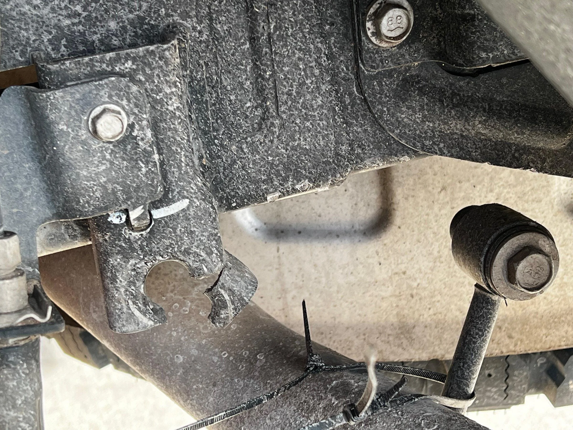 Jeep Gladiator Broken Tab/Weld on Mojave Frame..No warranty !!!! IMG_0903
