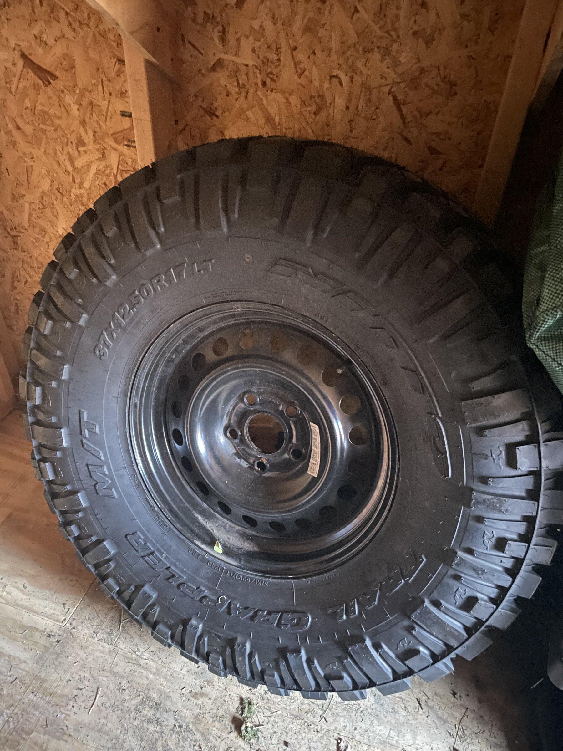 Jeep Gladiator (1) Nitto Trail Grappler MT 79A611E3-FC6A-4DF2-A59F-0E77EF3CA915