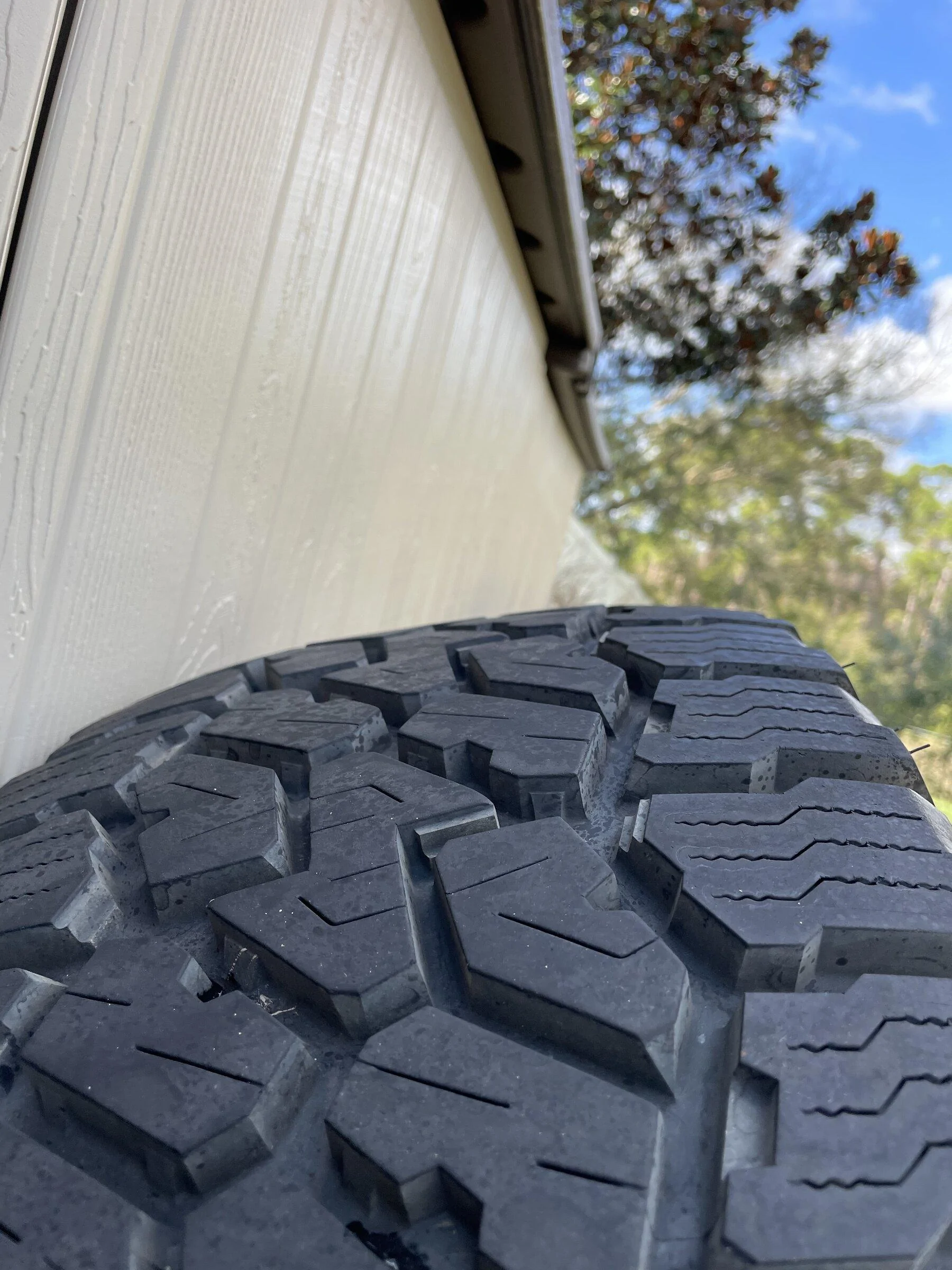 Jeep Gladiator Overland rims with 37 Falken AT3 TMPS included 75649535-9F86-49EB-A05C-06890BAD5256