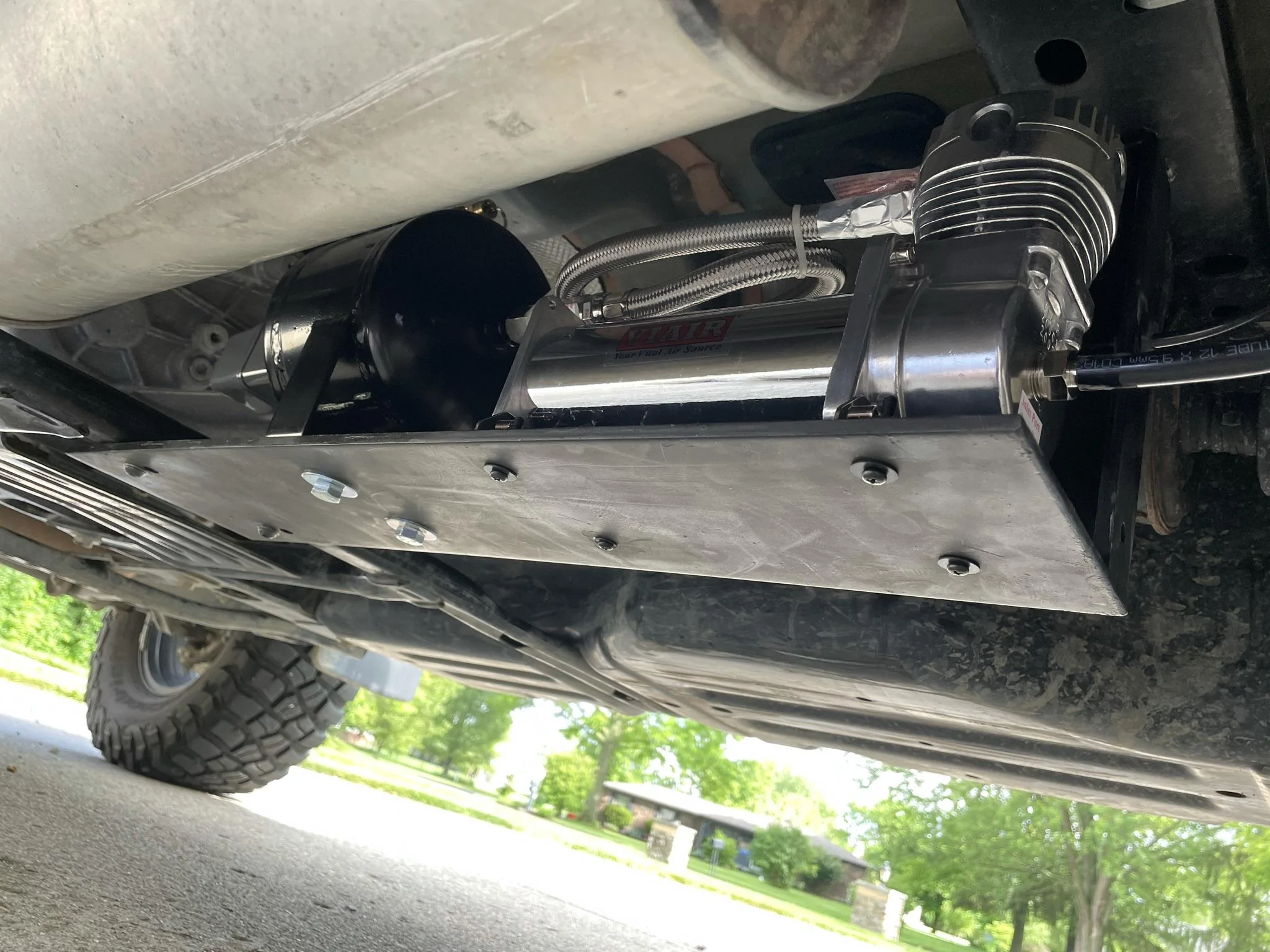 Jeep Gladiator Compressed Air Tank Mounted Underneath IMG_1716