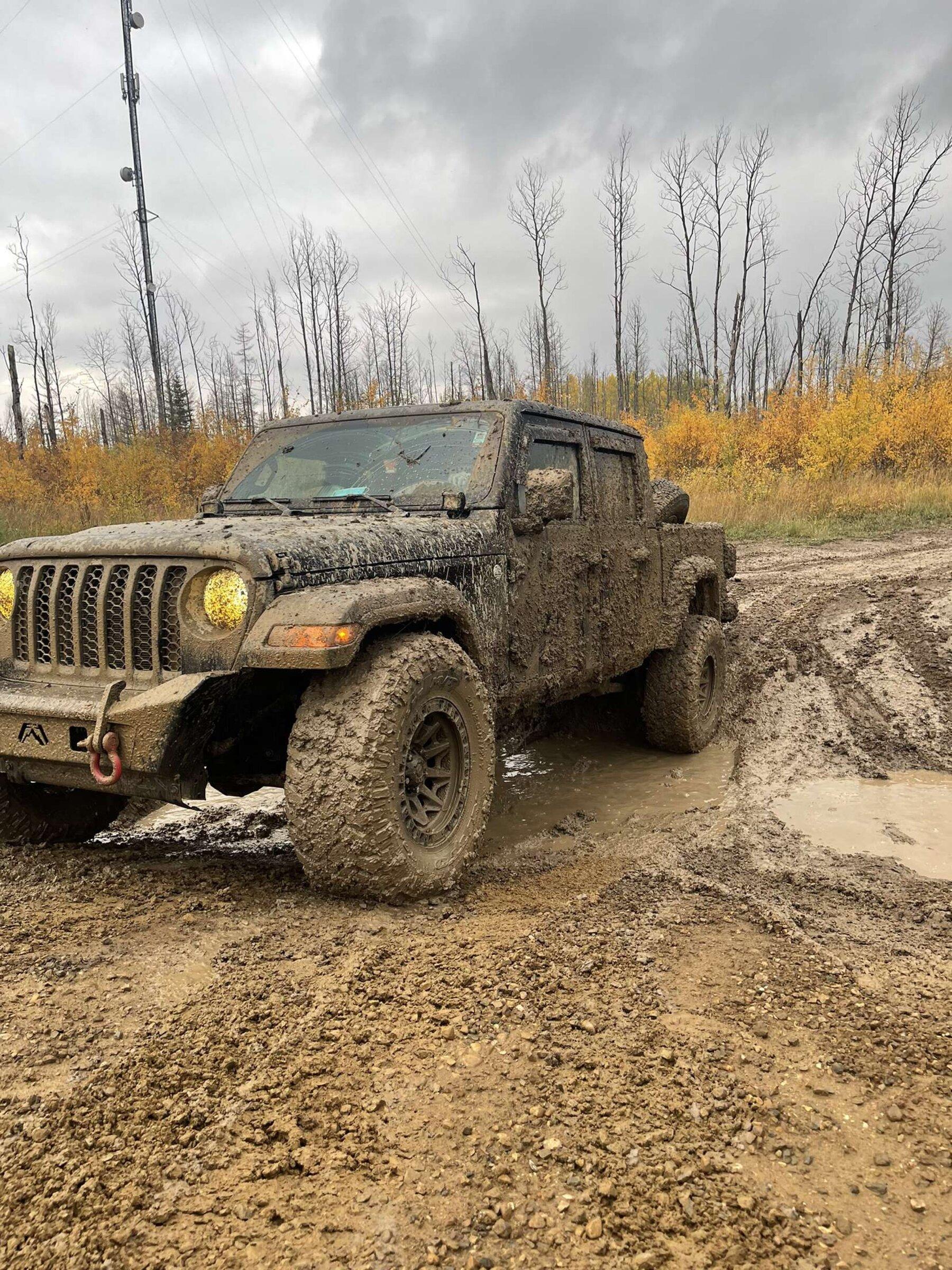 Jeep Gladiator My 2020 Gladiator Sport S B5E19113-1820-455A-8E79-5E1CD7CFAF58