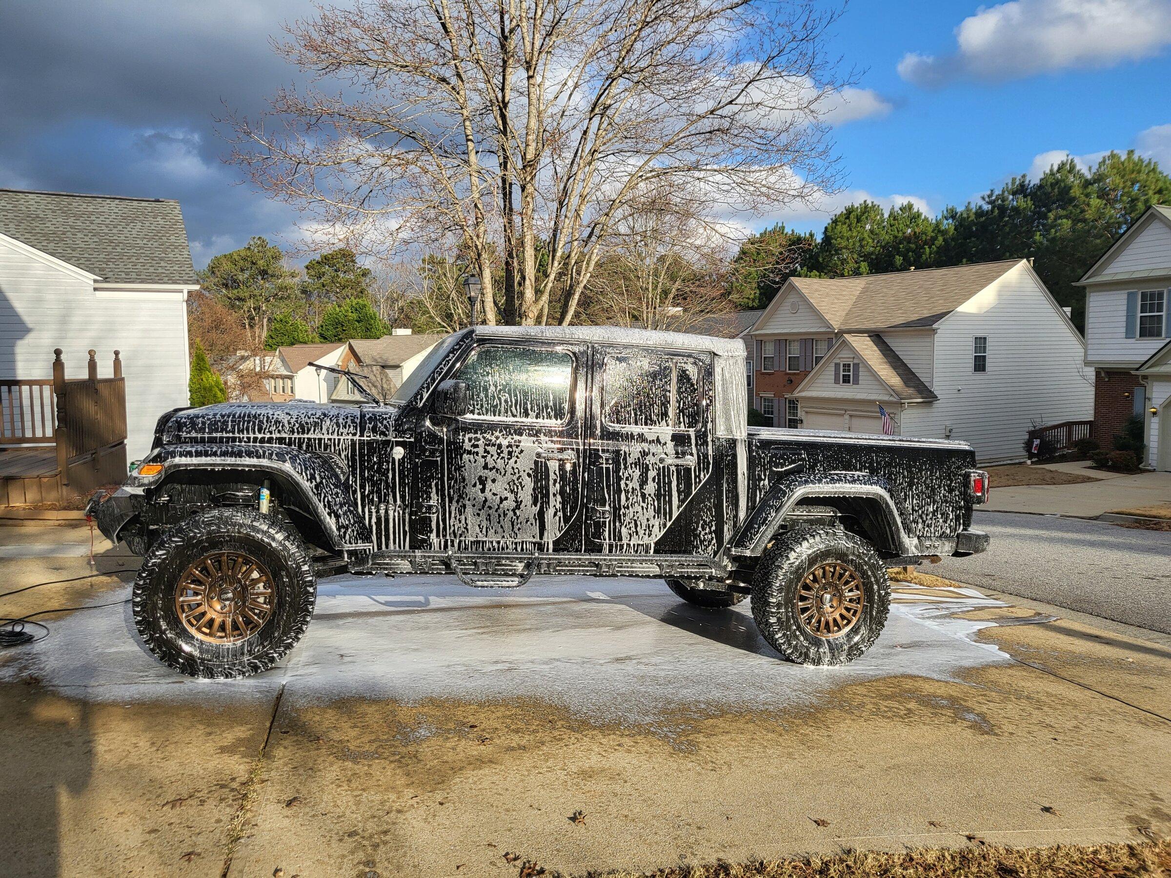Jeep Gladiator Let's see those winter wheeling shots! ? 20211227_154713