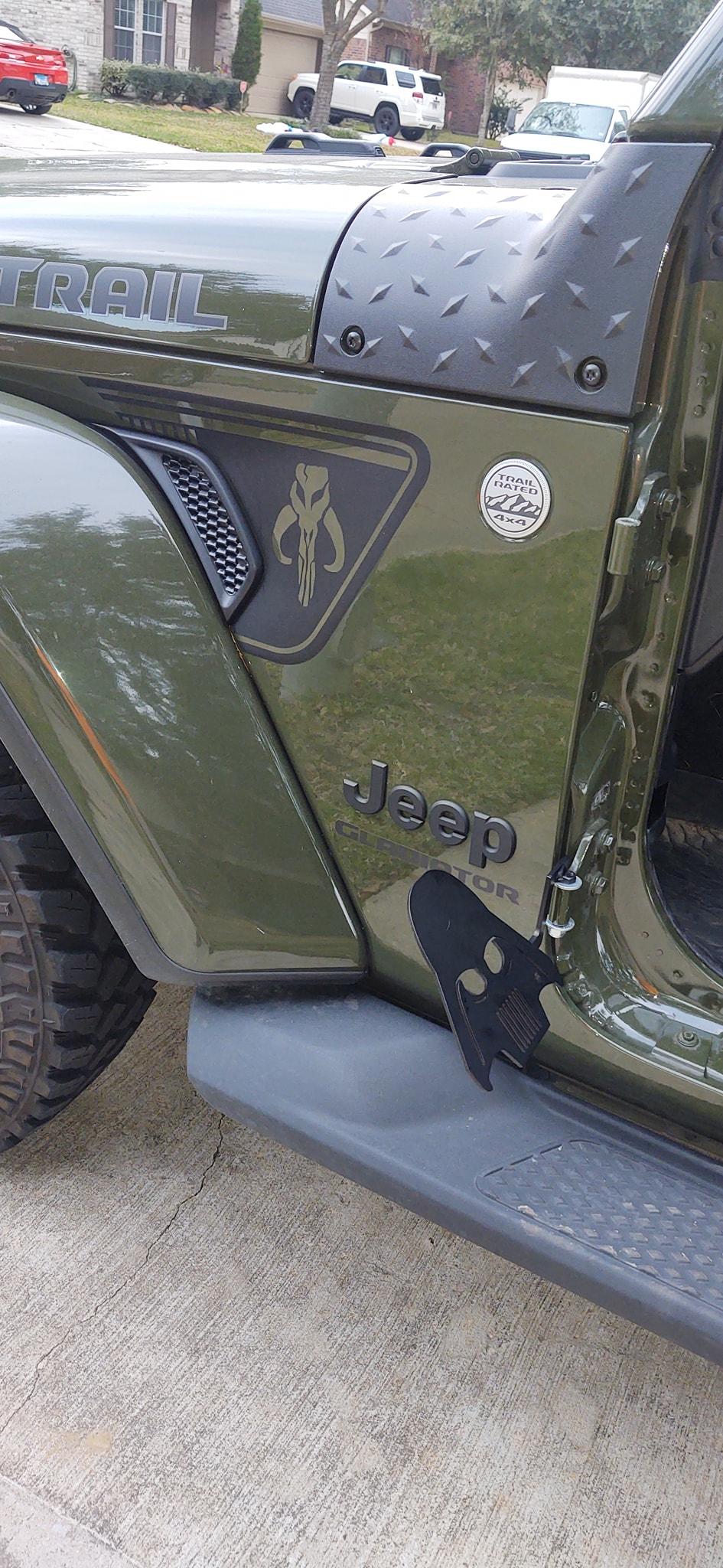 Jeep Gladiator This is the way... Mandalorian inspired Sport S build 271166625_10228057515560332_2012352315023265743_n
