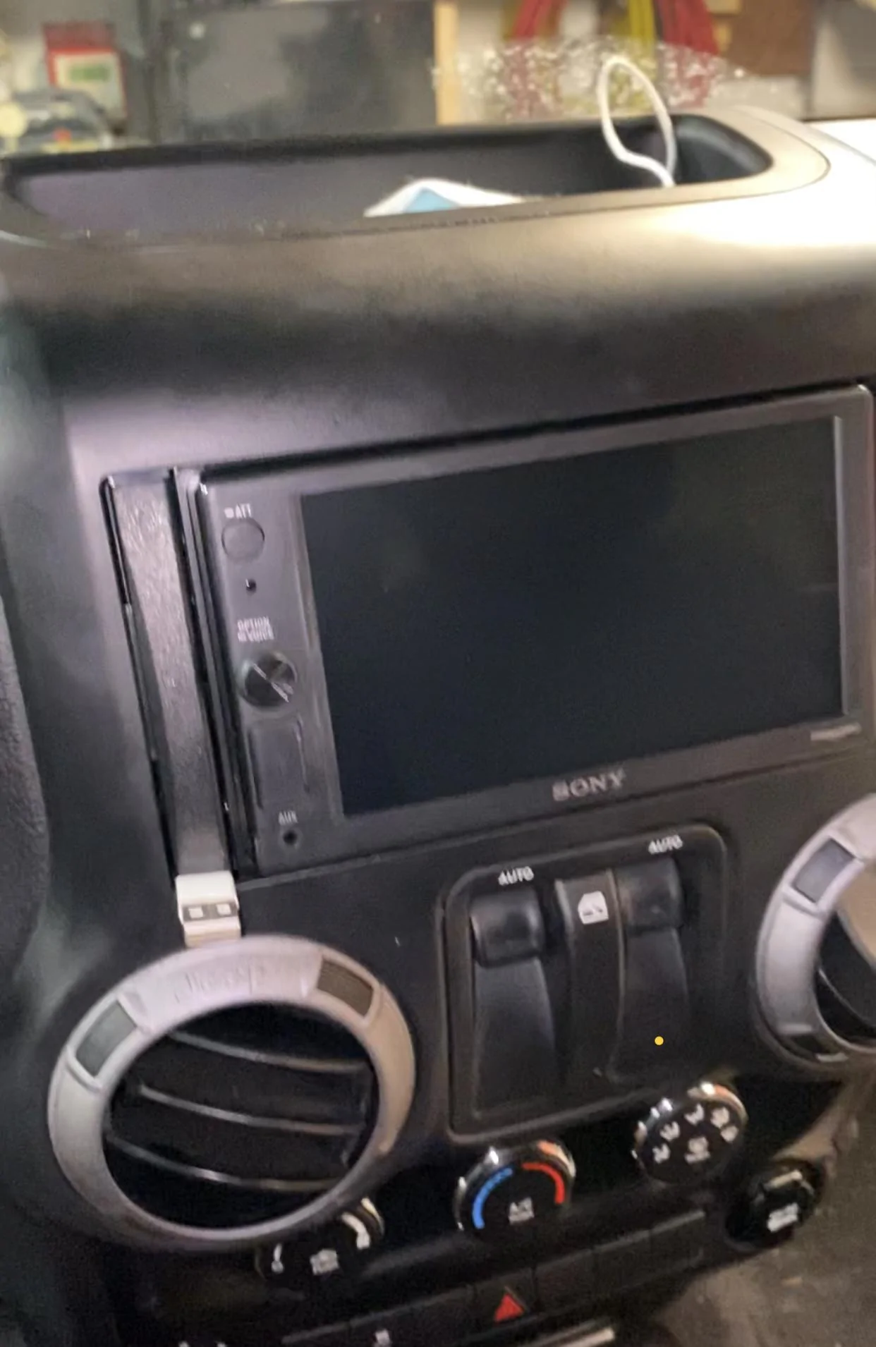 Jeep Gladiator 67d Phone Mount Cable Routing FD2E601B-C3EE-405E-AADF-59E1B73509CA