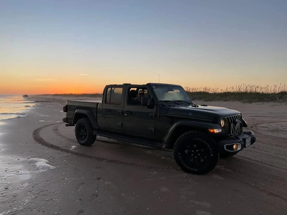 Jeep Gladiator SARGE GREEN Gladiator club Max at sunset