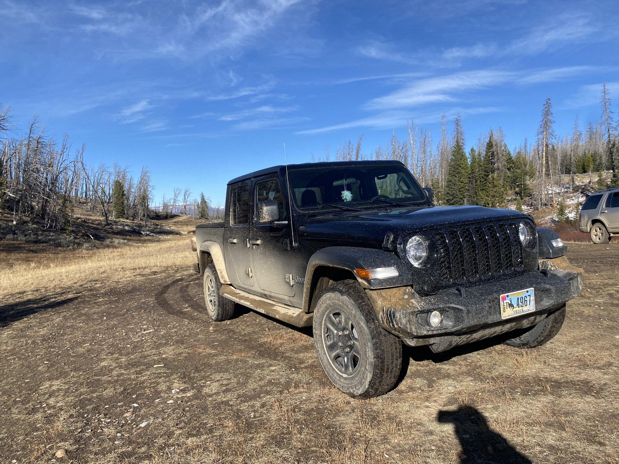 Jeep Gladiator BLACK Gladiator JT Club 86BF06A4-52E6-4F60-AA01-1F63FA2D207E