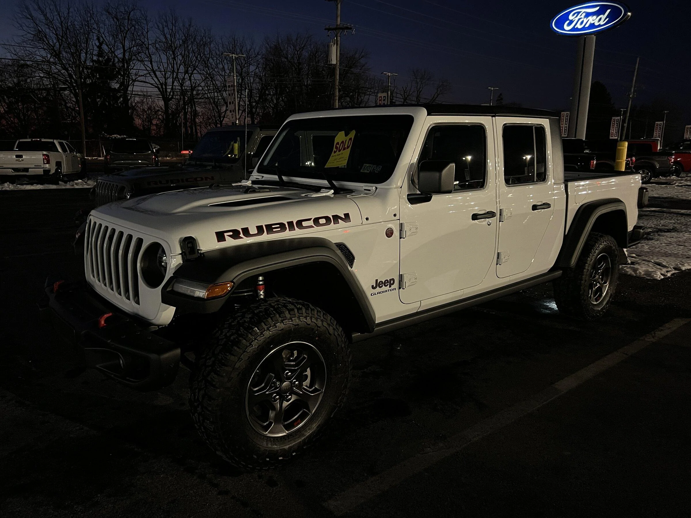 Jeep Gladiator BRIGHT WHITE Gladiator JT Club 9FF92FA4-C1FA-4A58-A41D-8BF6278F3F54