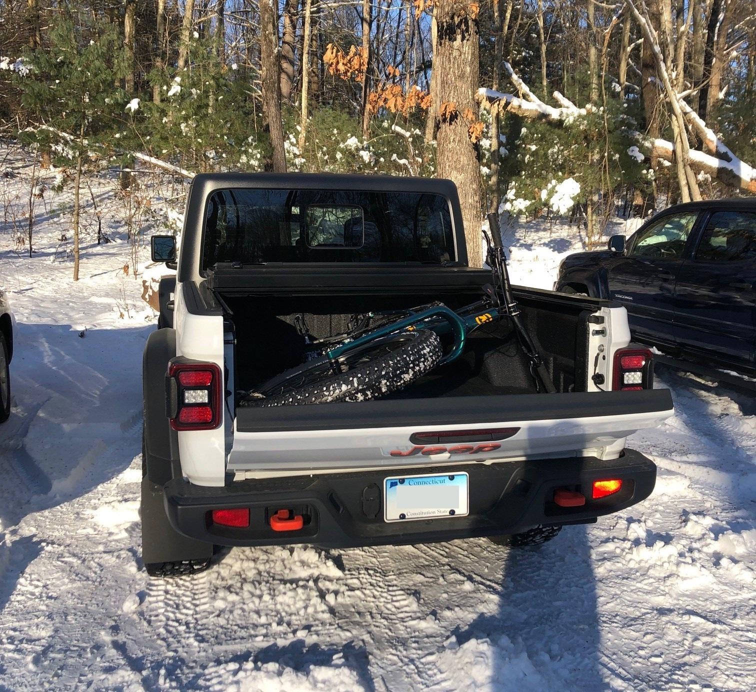 Jeep Gladiator Mountain Bikes - How are you guys carrying them?? bike in back