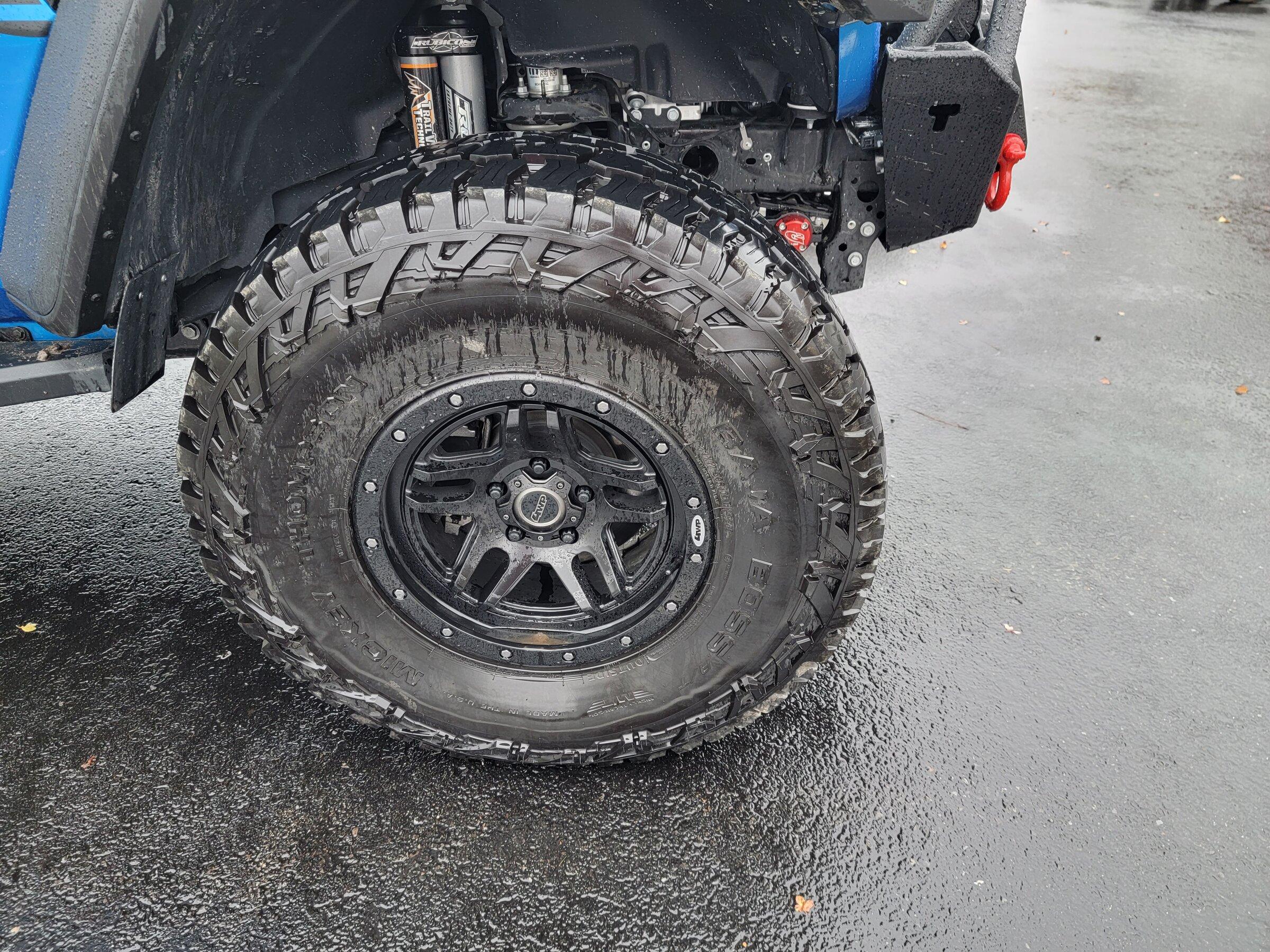 Jeep Gladiator Baja Boss AT Tires 2021-11-12 14.02.37