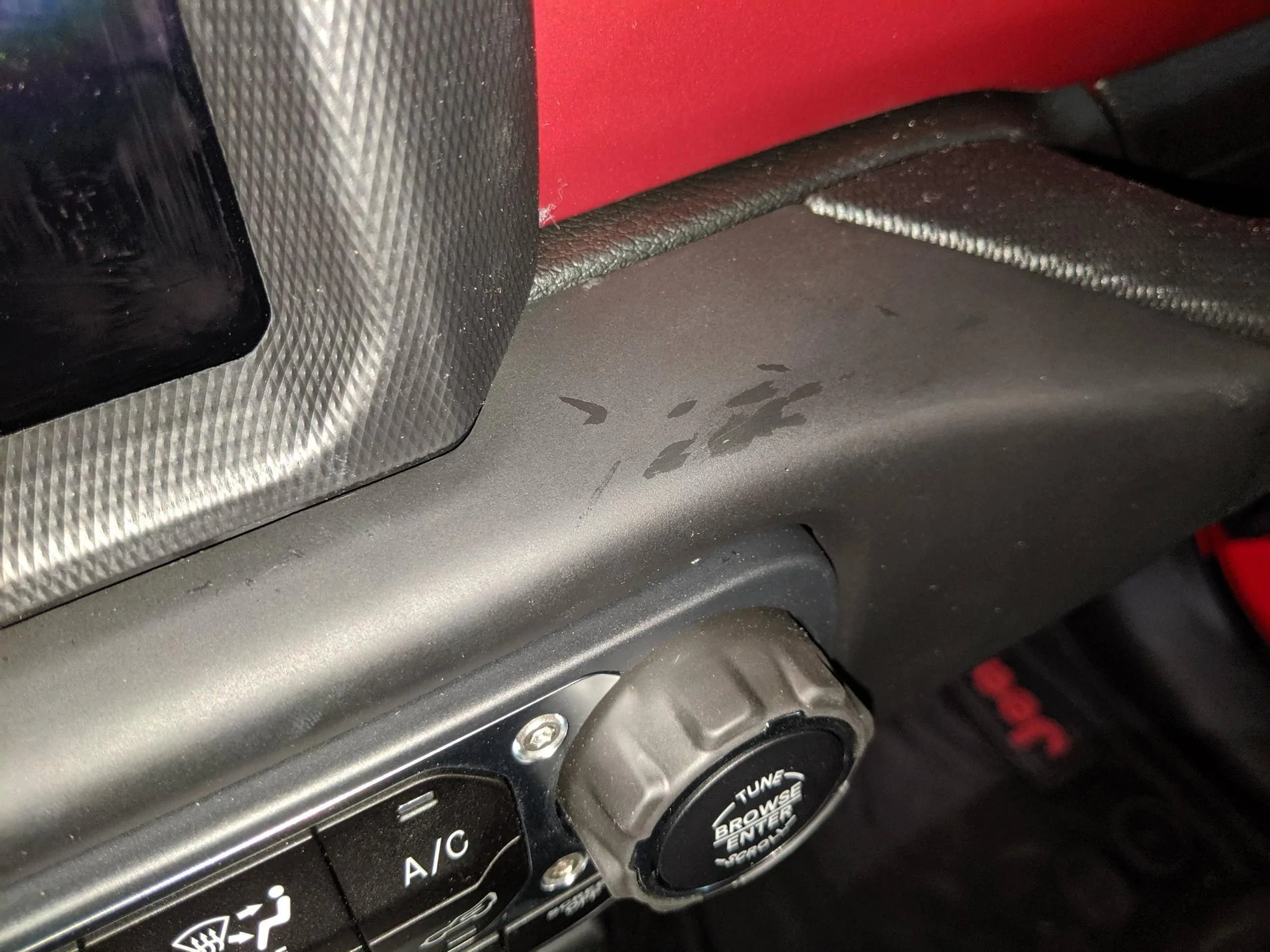 Jeep Gladiator Rubberized dash peeling? fo5xW6N