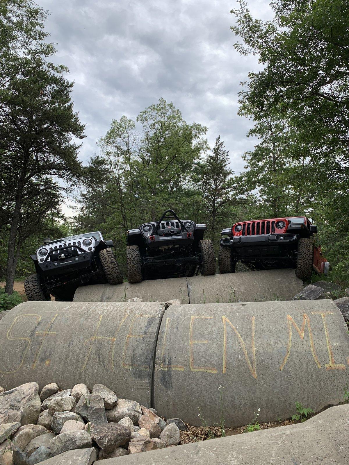 Jeep Gladiator FIRECRACKER RED Gladiator JT Club st helen