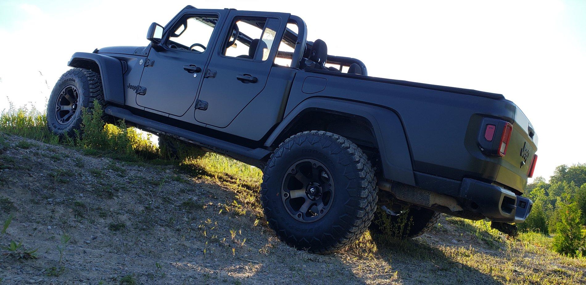 Jeep Gladiator BLACK Gladiator JT Club 20190629_192256