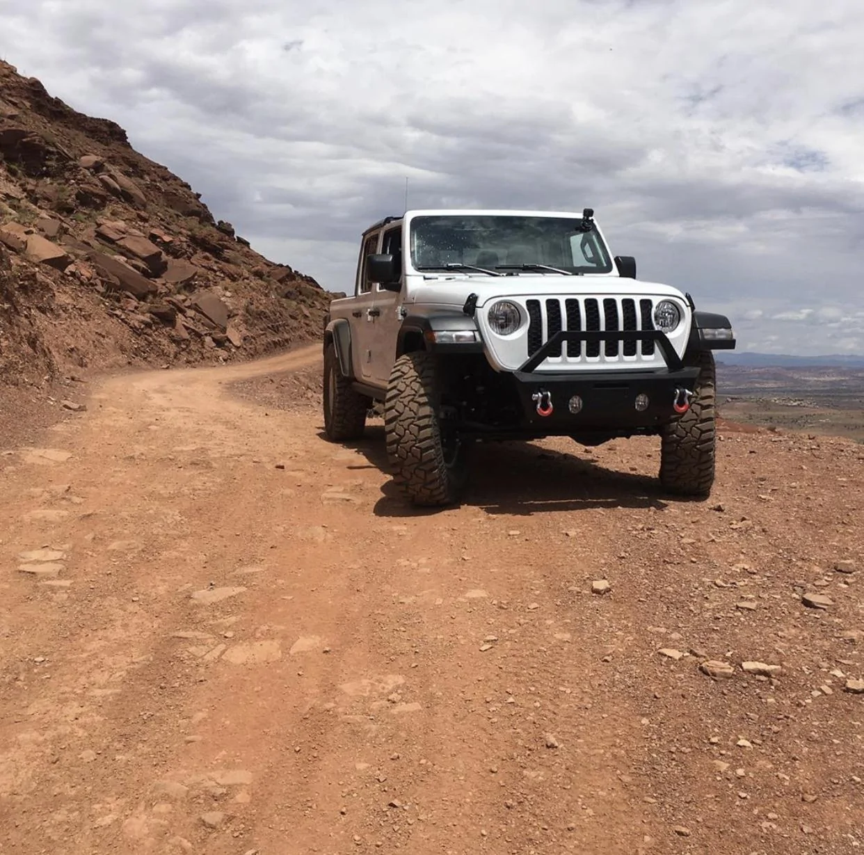 Jeep Gladiator BRIGHT WHITE Gladiator JT Club 8EDCBC26-6975-4AC6-9842-6FC9D8E3E7E7