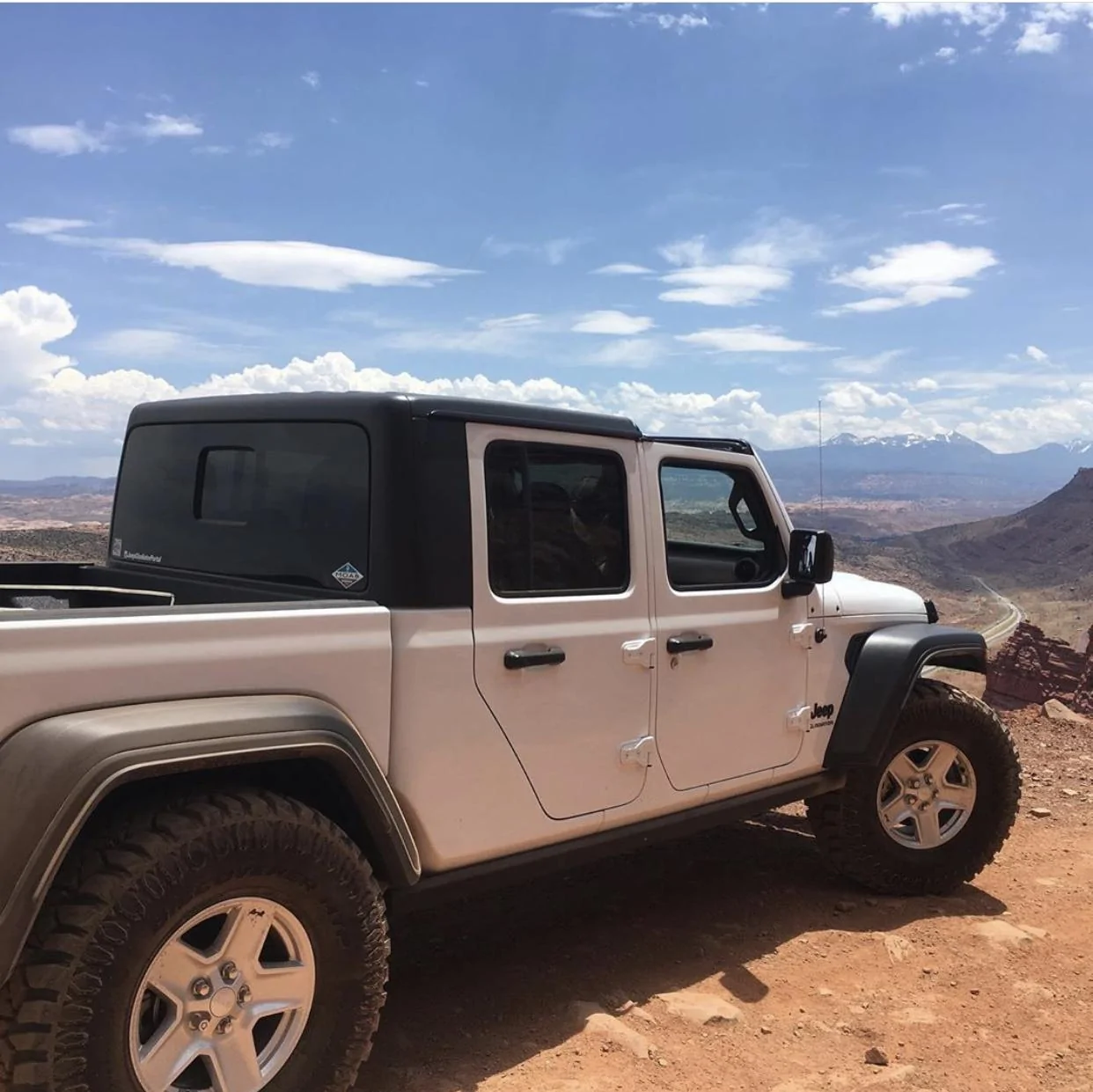 Jeep Gladiator BRIGHT WHITE Gladiator JT Club DECA48EB-BA2C-478B-9136-060E330C28D8