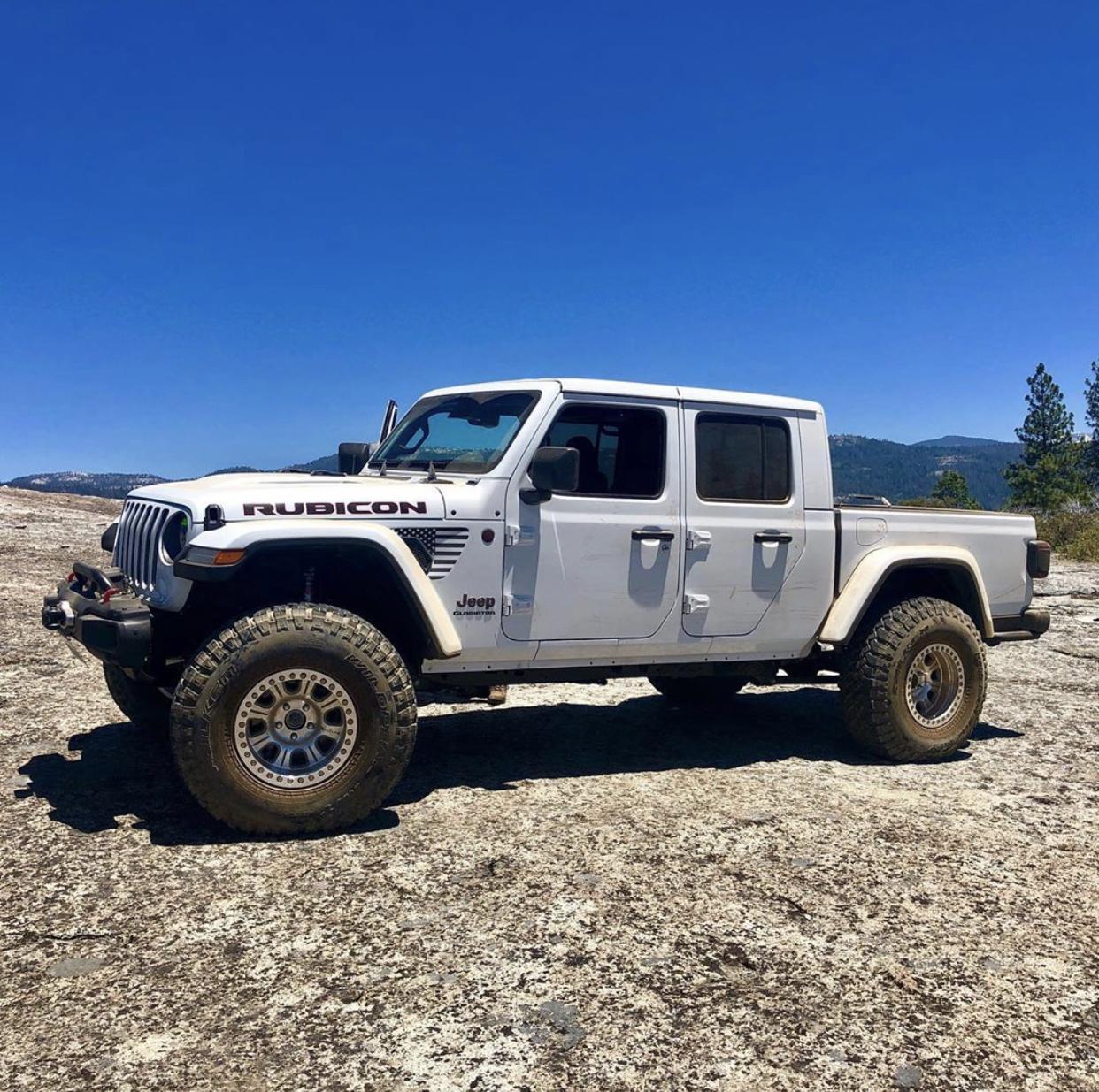 Jeep Gladiator BRIGHT WHITE Gladiator JT Club CD940C53-352C-413F-882B-5E68085CFE77