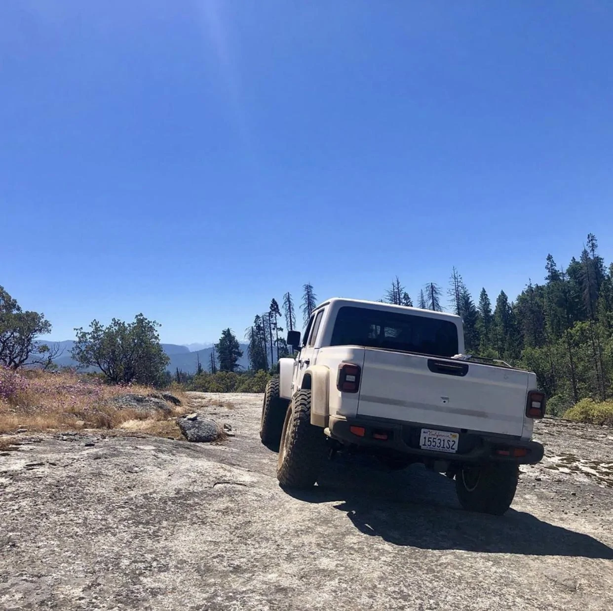 Jeep Gladiator BRIGHT WHITE Gladiator JT Club 8894011A-79AD-44B0-9256-E093740EBECB