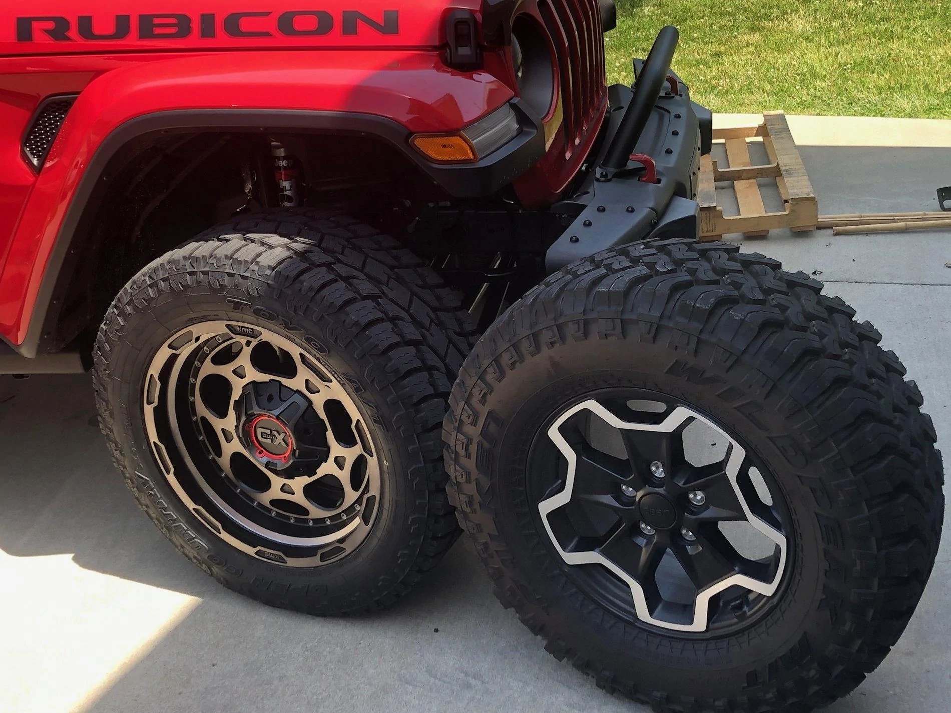 Jeep Gladiator Poll. Best looking wheel for red gladiator. 5013C093-FB25-45D8-ADFE-CF3660072006