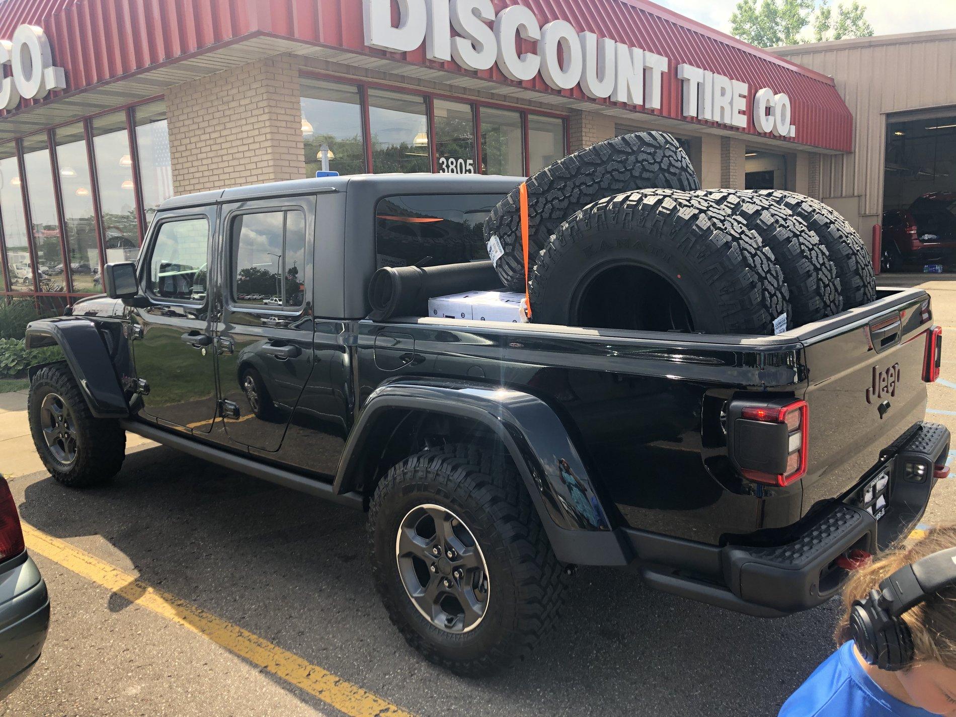 Jeep Gladiator BLACK Gladiator JT Club E0FC4F1C-5901-414D-9F1A-1A3259293EA1