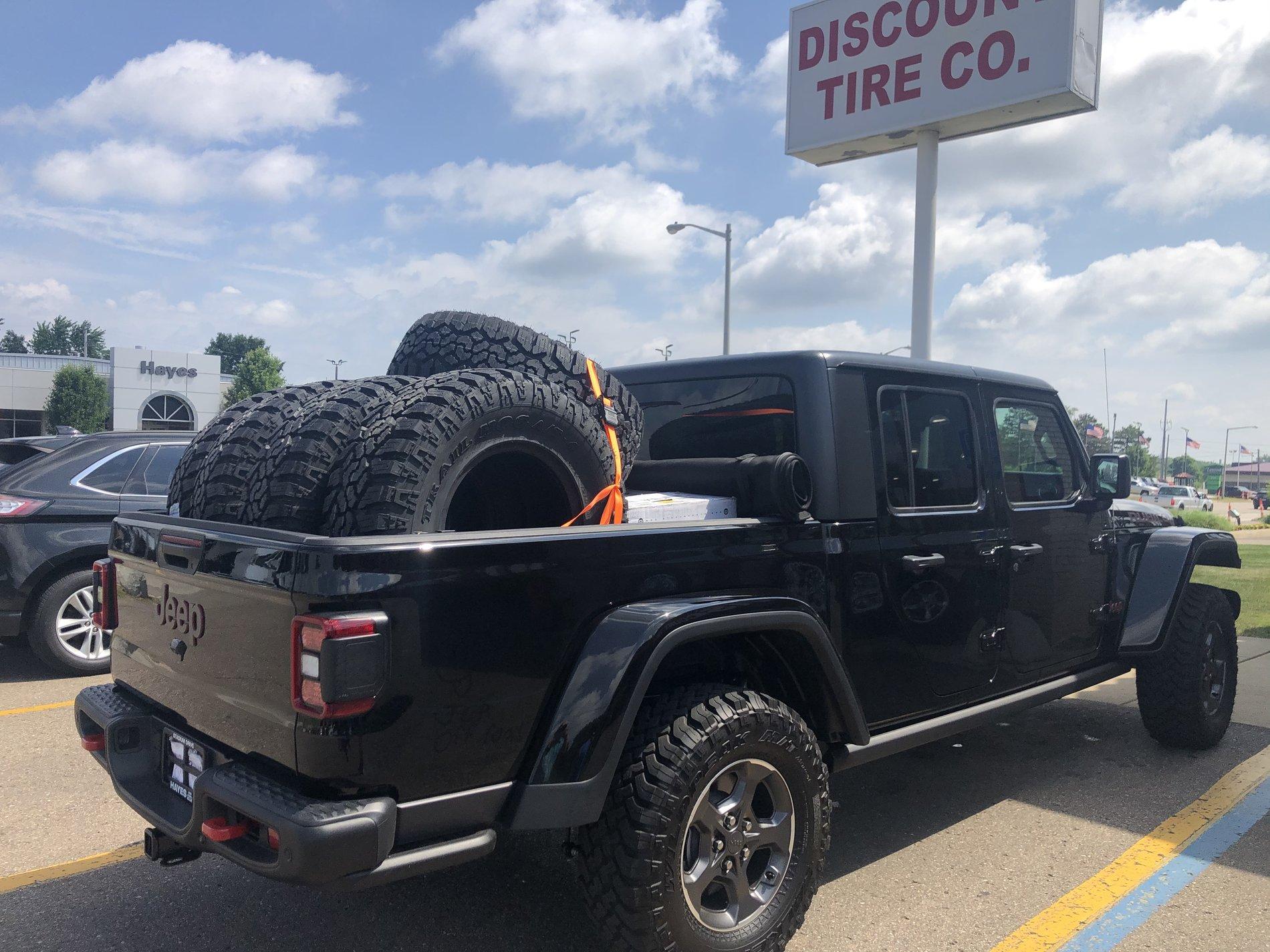 Jeep Gladiator BLACK Gladiator JT Club AF3E0C70-917B-4608-88E7-B85DF4286C98
