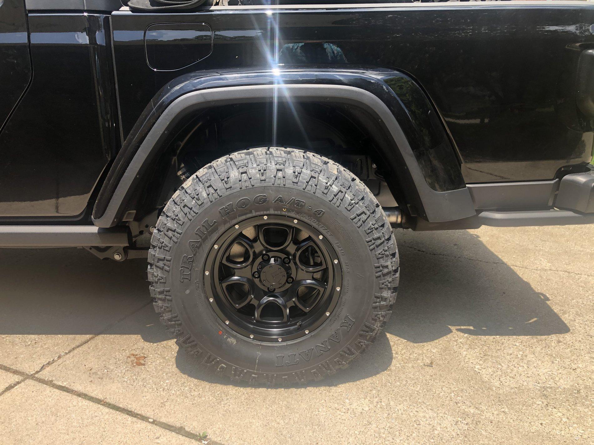 Jeep Gladiator BLACK Gladiator JT Club 03CD6EC5-BBD1-4D1C-8CA5-4ED96CACD641