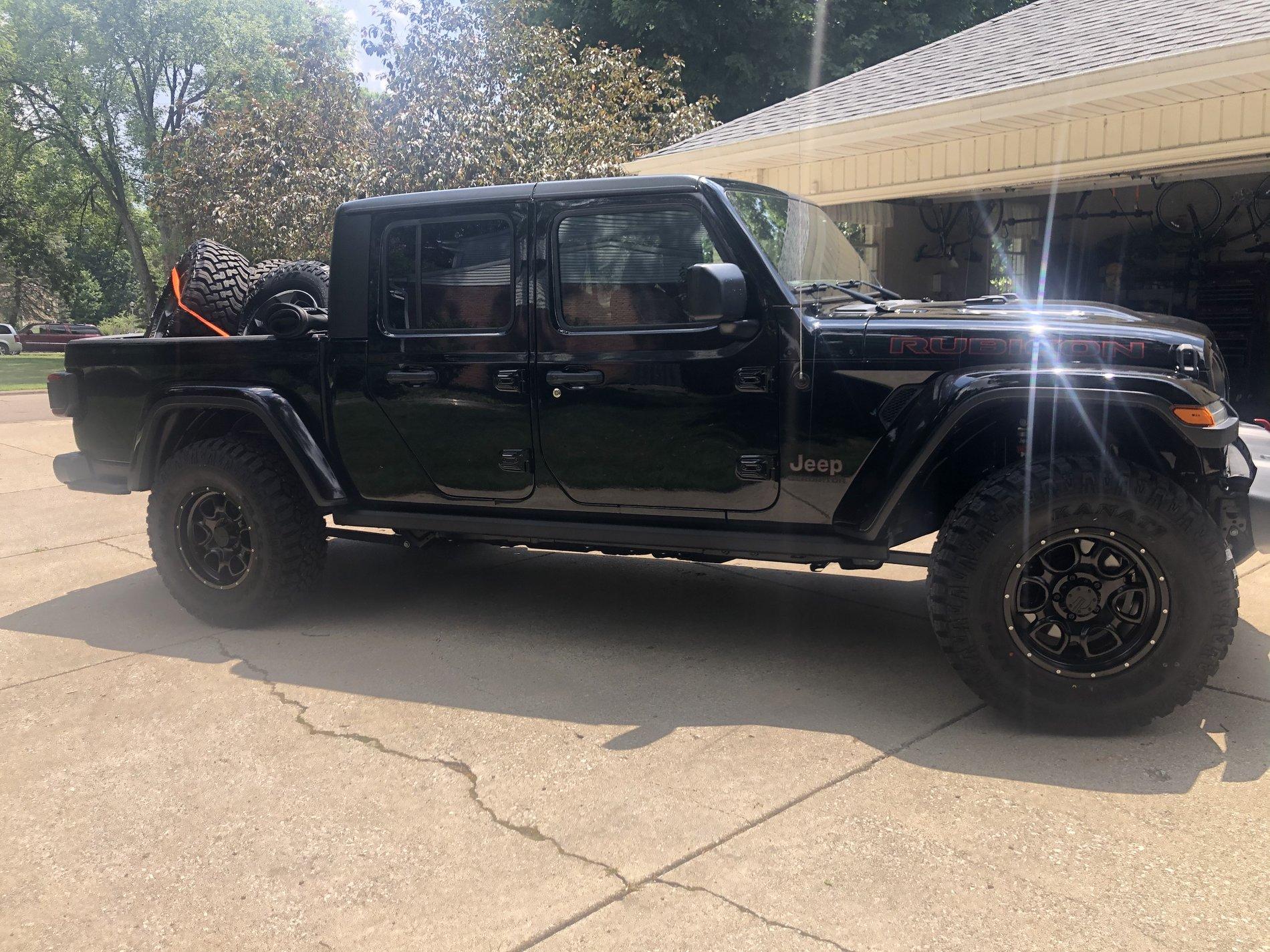 Jeep Gladiator BLACK Gladiator JT Club 79384300-B344-433C-9701-1904EC027142