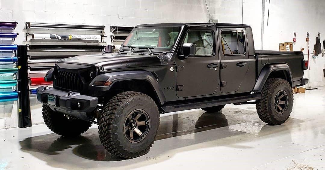 Jeep Gladiator 37's on My Stock Height JT Sport jxyxyk