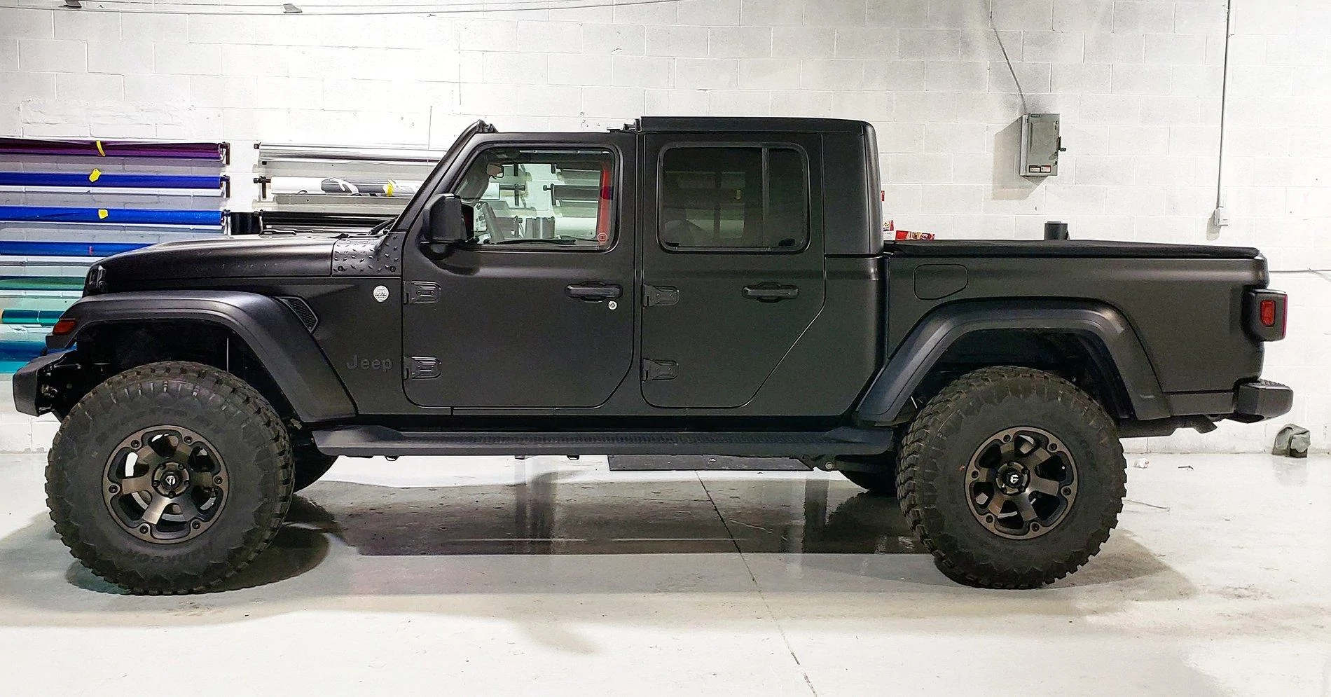 Jeep Gladiator 37's on My Stock Height JT Sport jh,fhjvc