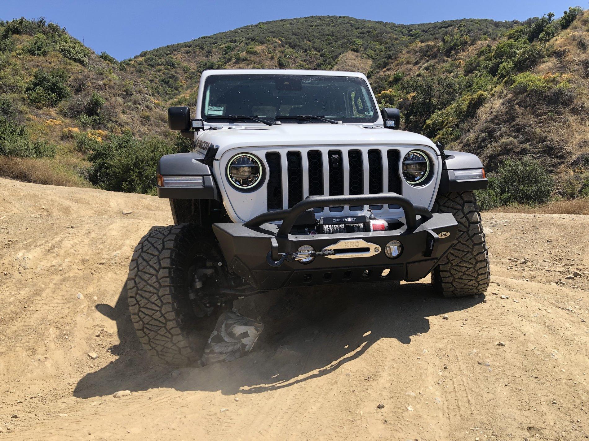 Jeep Gladiator BRIGHT WHITE Gladiator JT Club 3A6589B1-ECDC-456C-B002-73C9E69CEE43