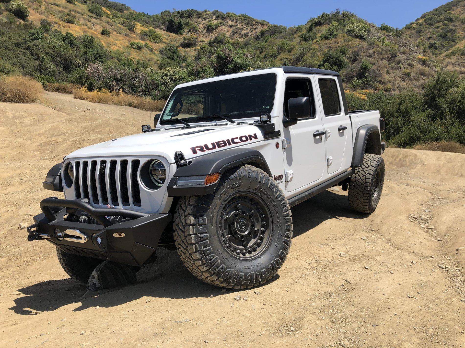 Jeep Gladiator BRIGHT WHITE Gladiator JT Club D319C51D-02B2-4453-B18F-8B639B07BF5B