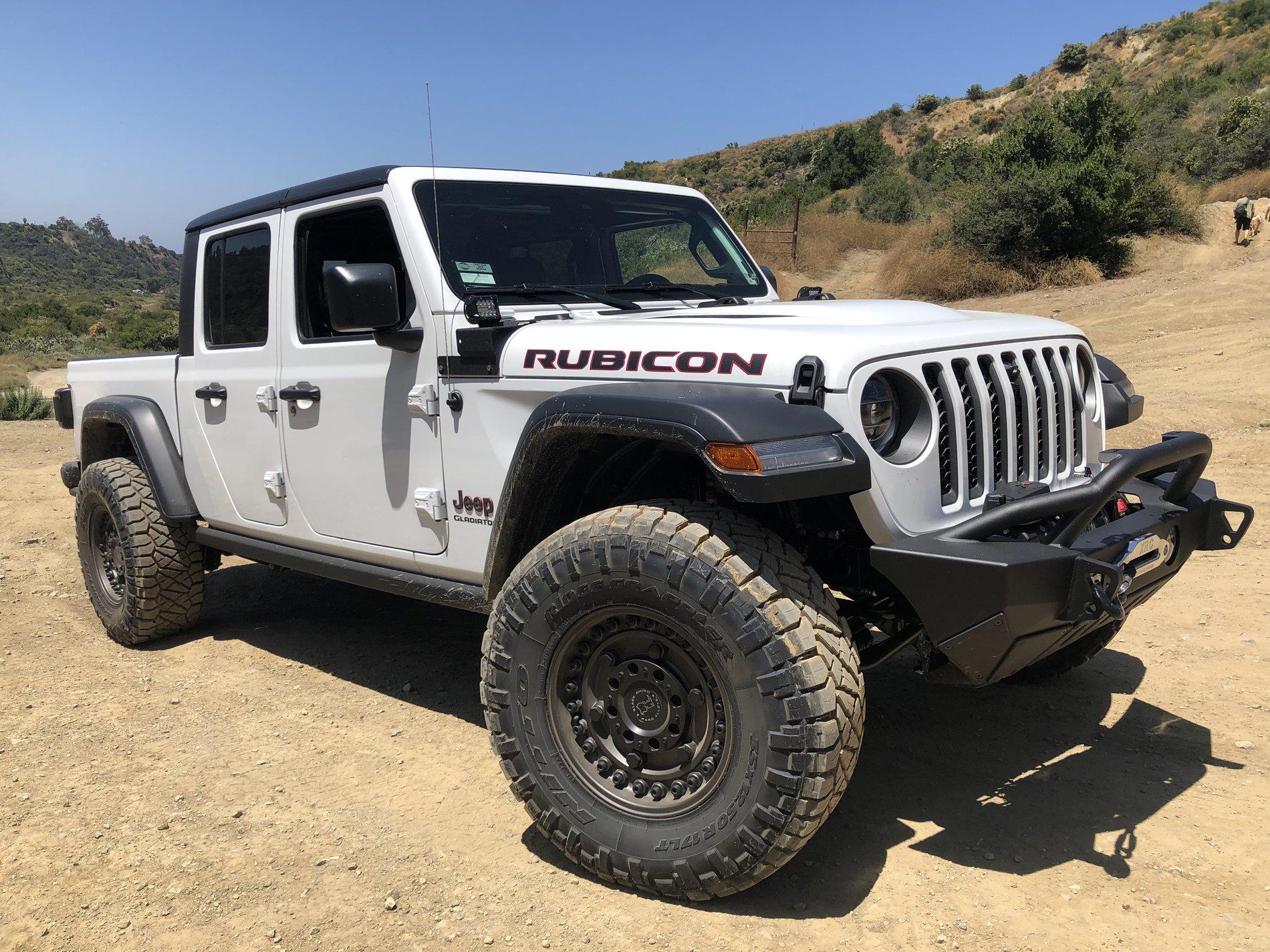Jeep Gladiator BRIGHT WHITE Gladiator JT Club 1D159AC3-E1E2-4A84-927C-8D22A648DFC3