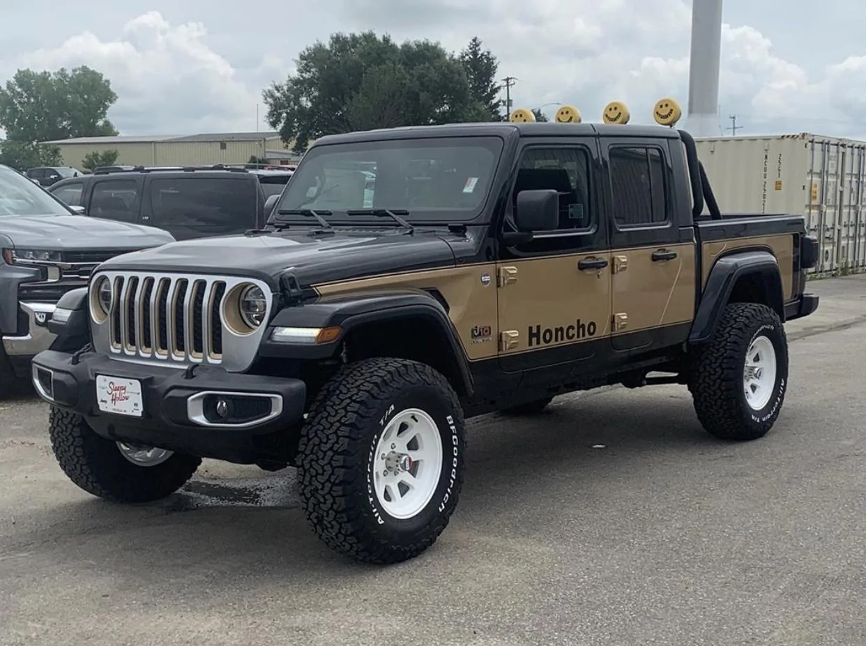 Jeep Gladiator BLACK Gladiator JT Club 6FB1EDBE-9407-4065-9193-821C45B5F35A