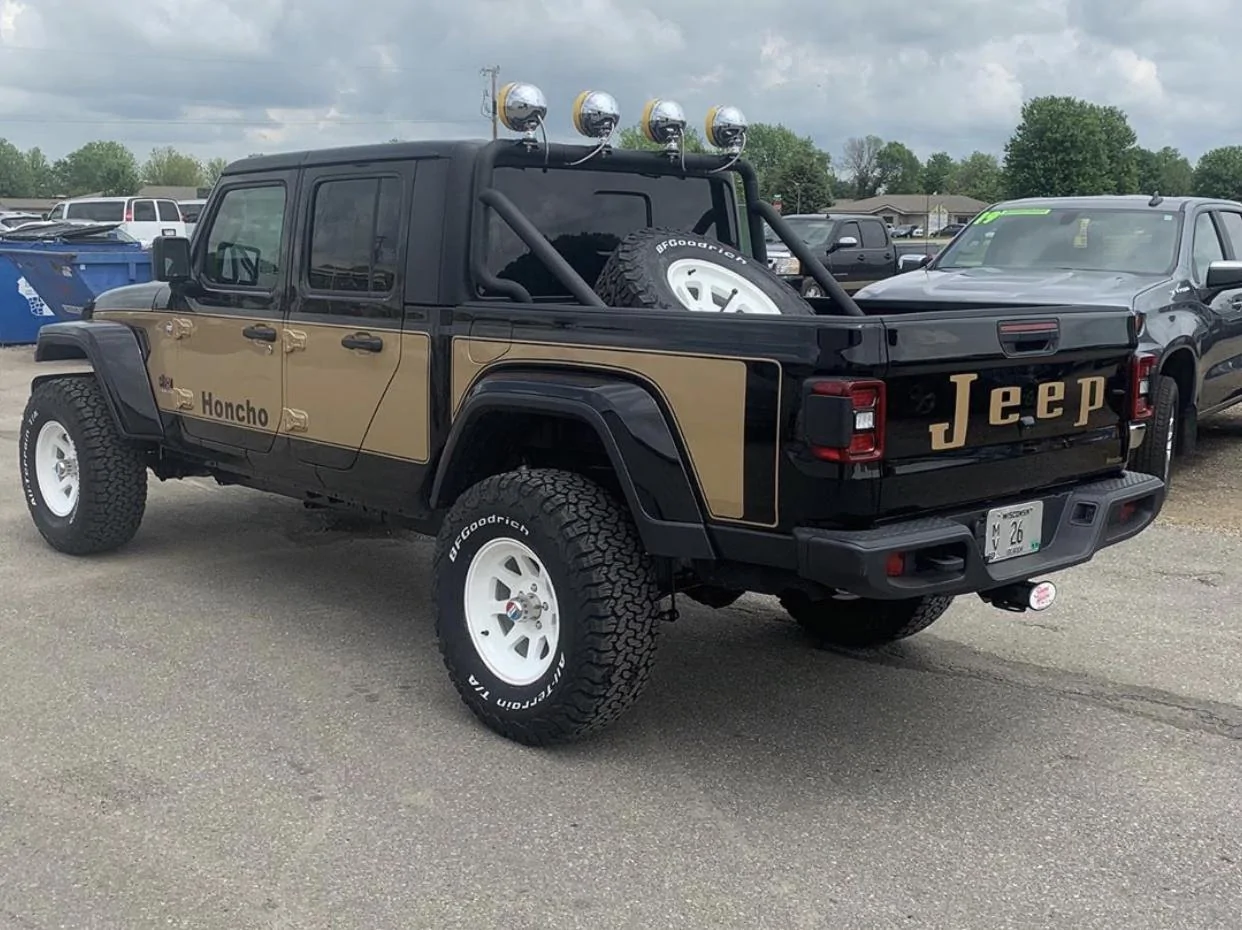 Jeep Gladiator BLACK Gladiator JT Club 050B3399-9872-4198-AEBB-1A1854119831