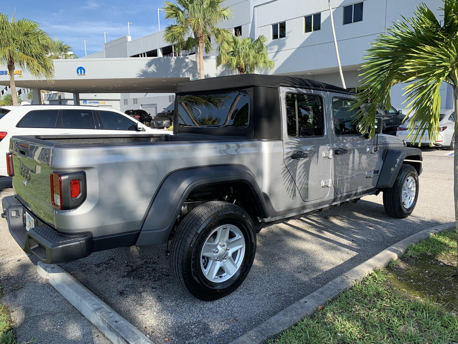 Jeep Gladiator Big Hello “JT Wave” To My JT Peeps! E067620A-0281-4FC5-9E6E-1FCB7EC1FCA9