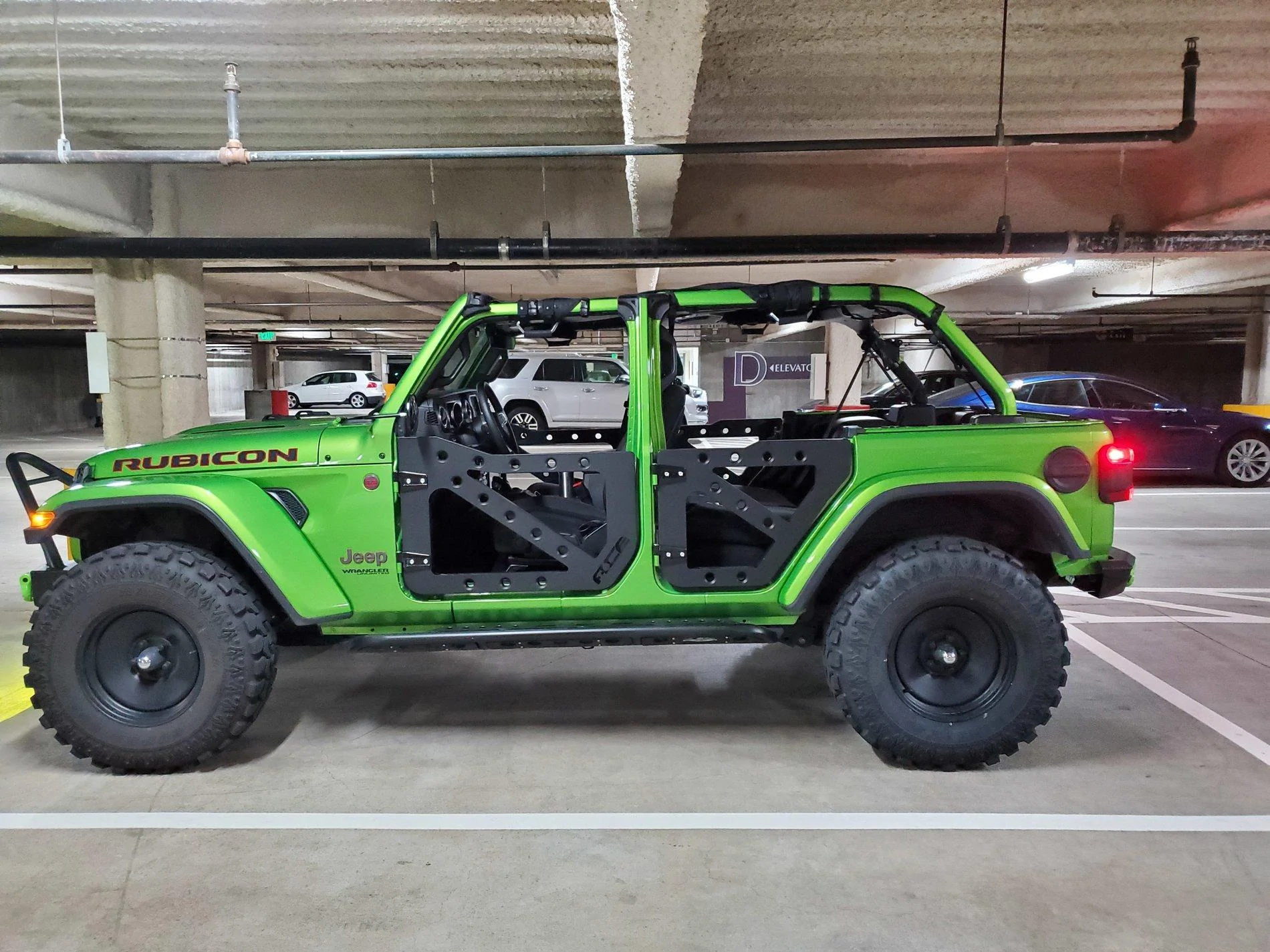 Jeep Gladiator Design Manager insight on Jeep Wayout Concept. 37" spare tire fits aired down! 20190507_083817