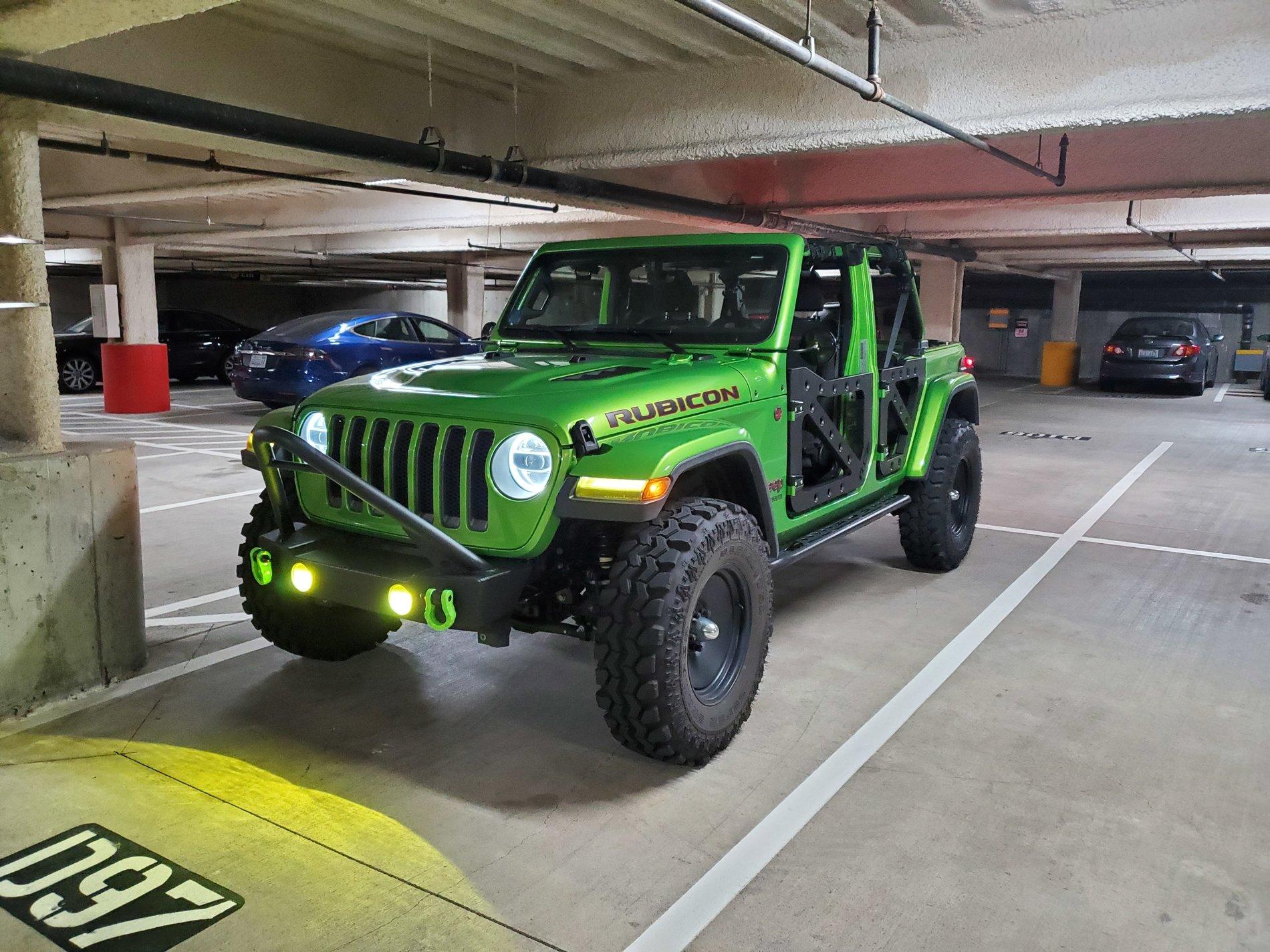 Jeep Gladiator Design Manager insight on Jeep Wayout Concept. 37" spare tire fits aired down! 20190507_083758